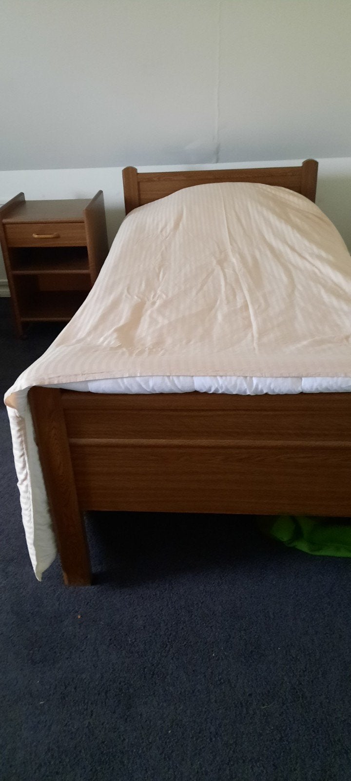 Zgoh seniorenledikant+nachtkastje met wielen merk Vroomshoop, Ophalen, Eenpersoons, Hout, 90 cm