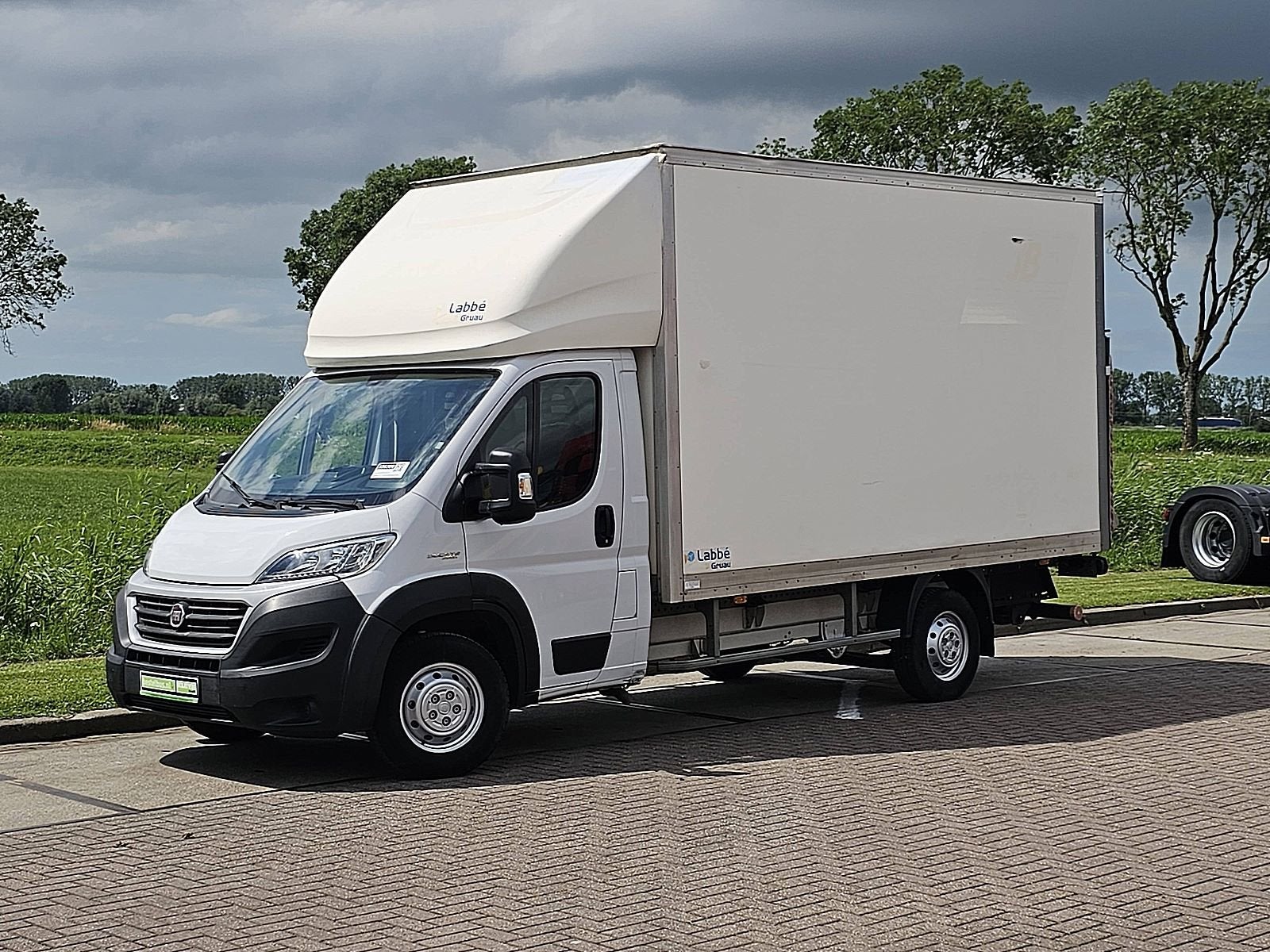 FIAT DUCATO 35 2.3 bakwagen laadklep!, Auto's, Bestelauto's, Gebruikt, Bedrijf, Navigatiesysteem, Zilver of Grijs
