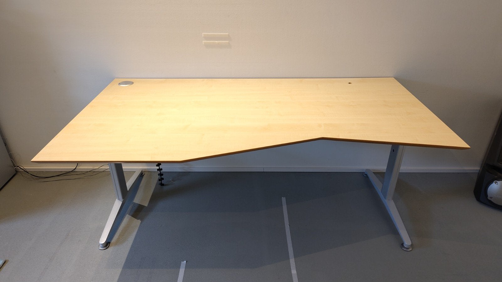 In hoogte verstelbaar bureau 180x80-100 met kabelgoot, Huis en Inrichting, Bureaus, Ophalen, Gebruikt, 180 cm, Spaanplaat of MDF