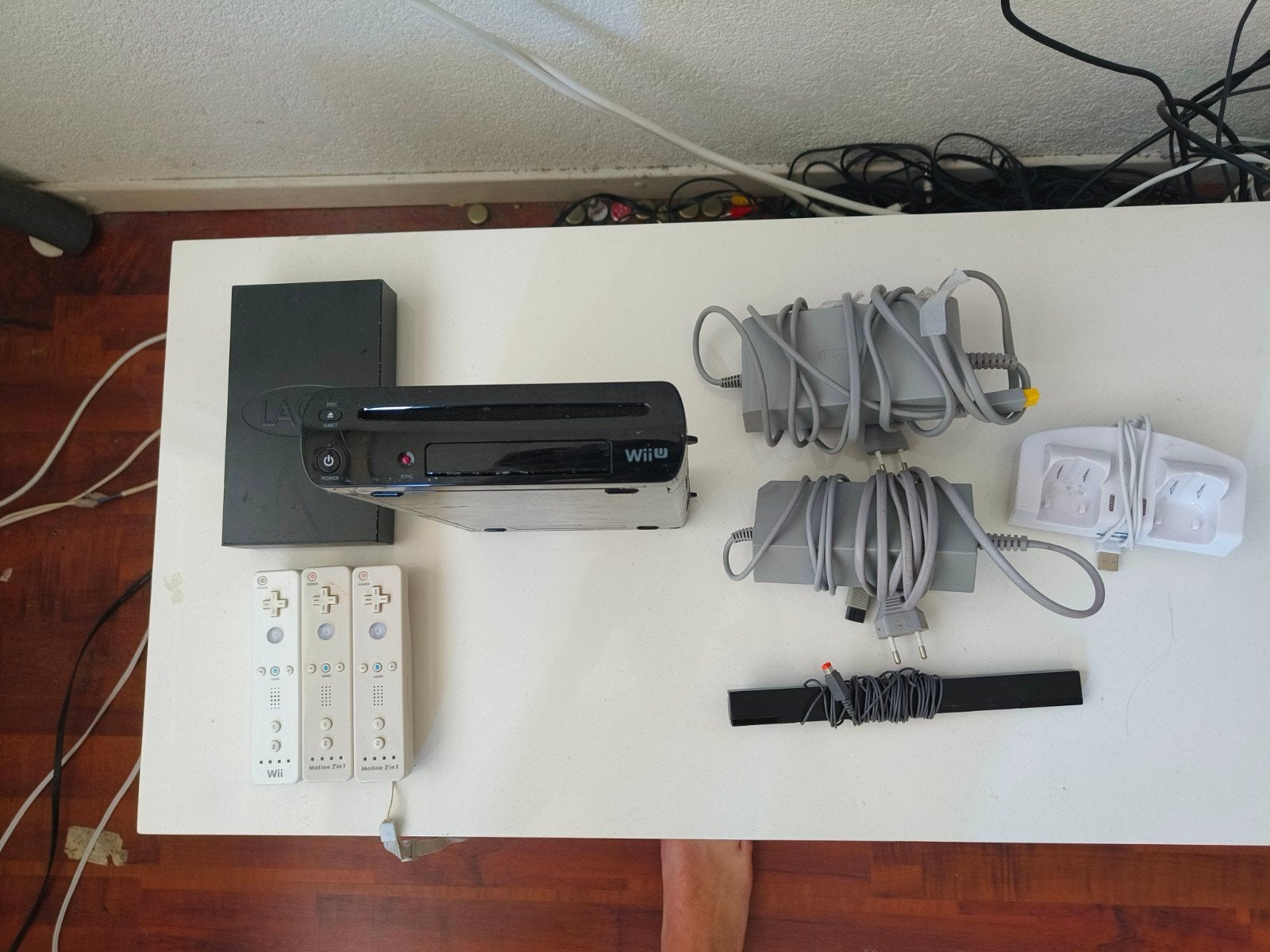 Wii U Console Zwart met 3 Controllers en Accessoires, Spelcomputers en Games, Spelcomputers | Nintendo Wii U, Verzenden, Gebruikt