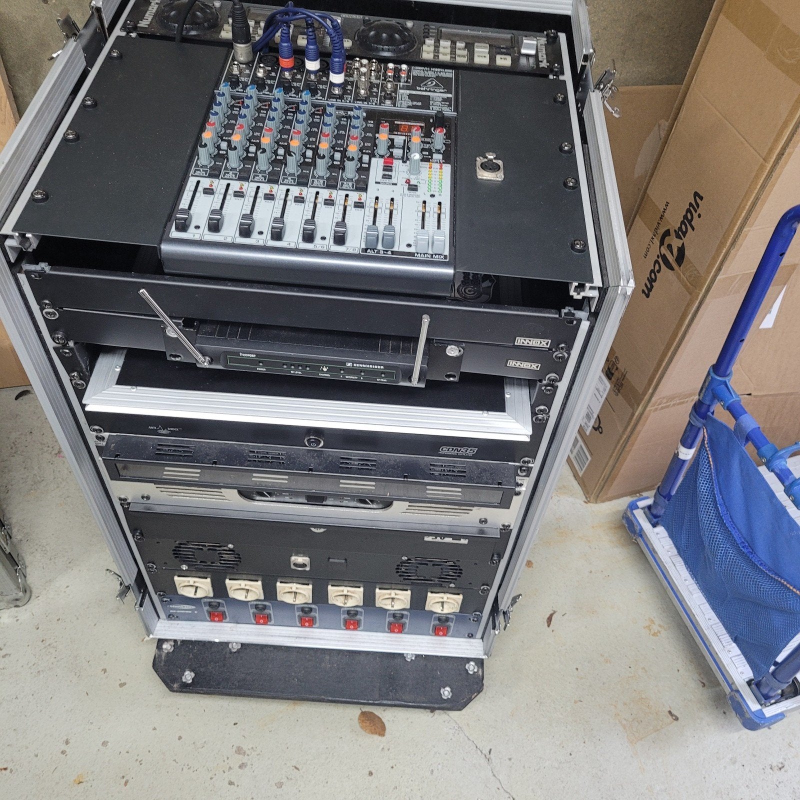 Complete Flightcase met Audio Apparatuur en Draadloze Micro, Ophalen, Gebruikt