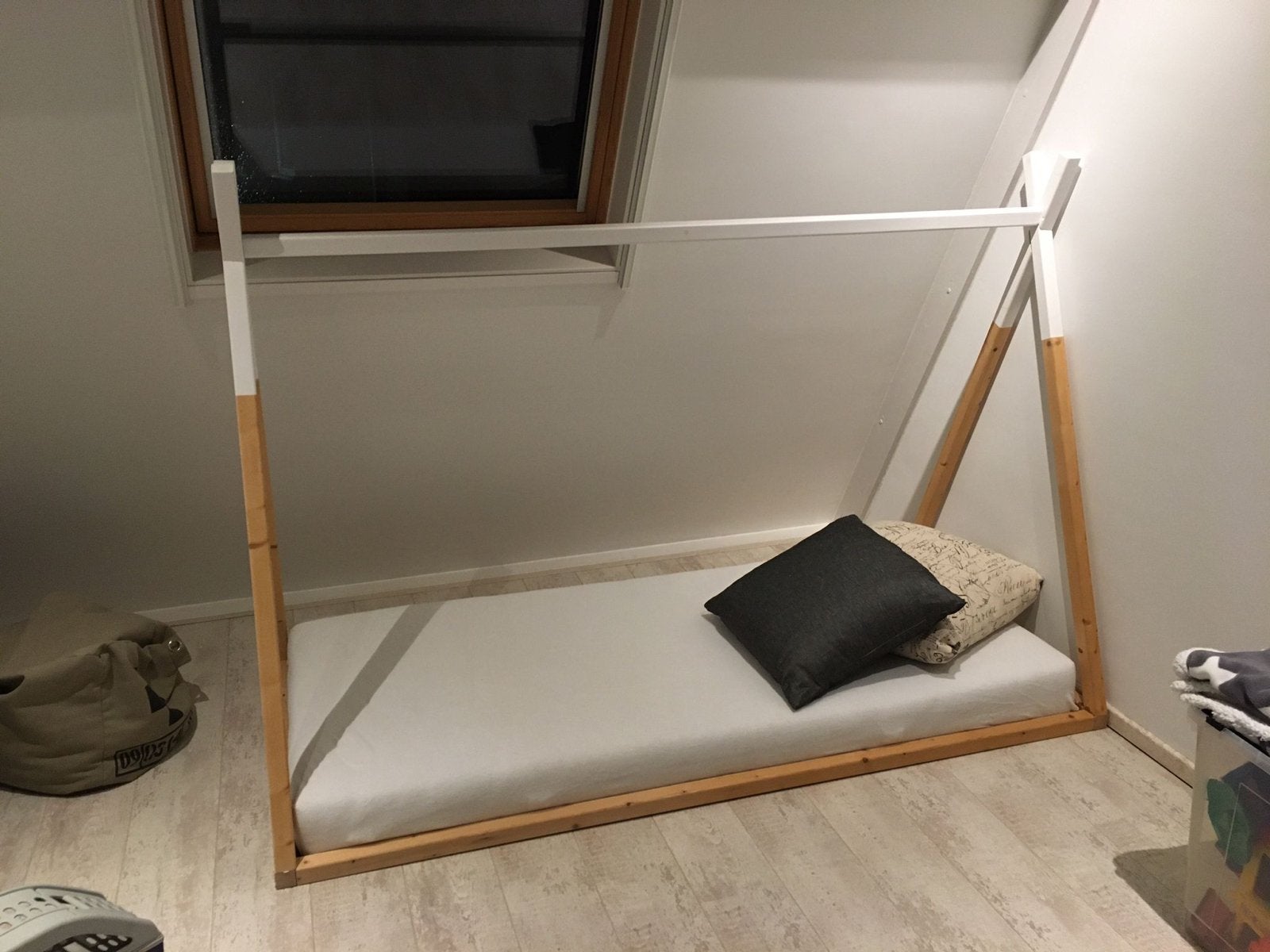 Tipi bed: houten ombouw en tentdoek, Ophalen, 210 cm, Hout, 100 cm