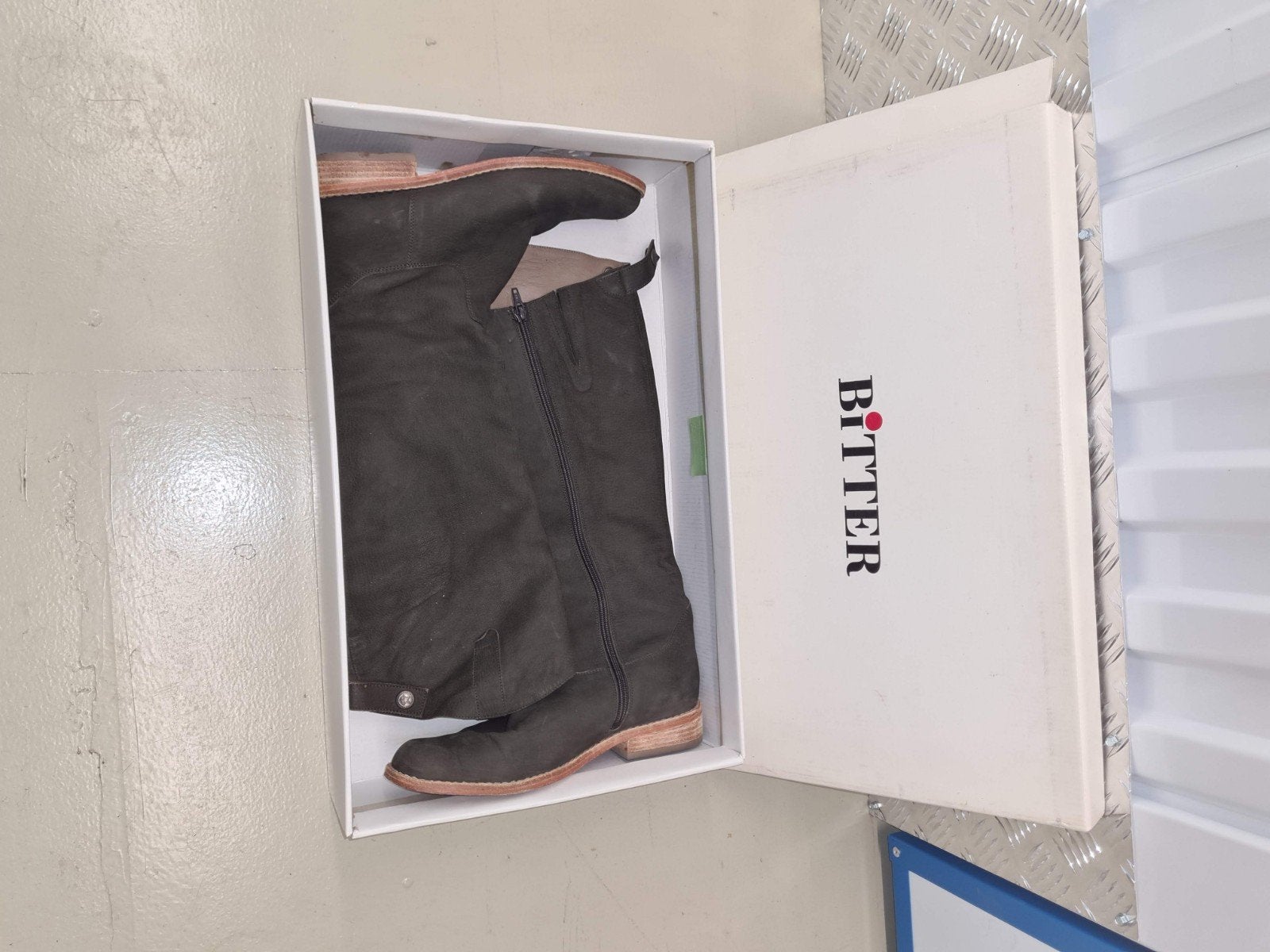 Bitter Hoge Laarzen - donkerbruin Nubuck - maat 39, Kleding | Dames, Hoge laarzen, Bruin, Ophalen of Verzenden, Zo goed als nieuw
