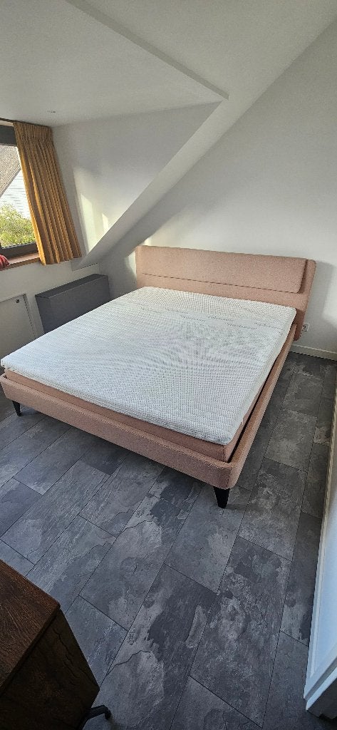 Kårlsson bed 180x200 (oudroze stof), Ophalen, Gebruikt, Overige kleuren, Tweepersoons