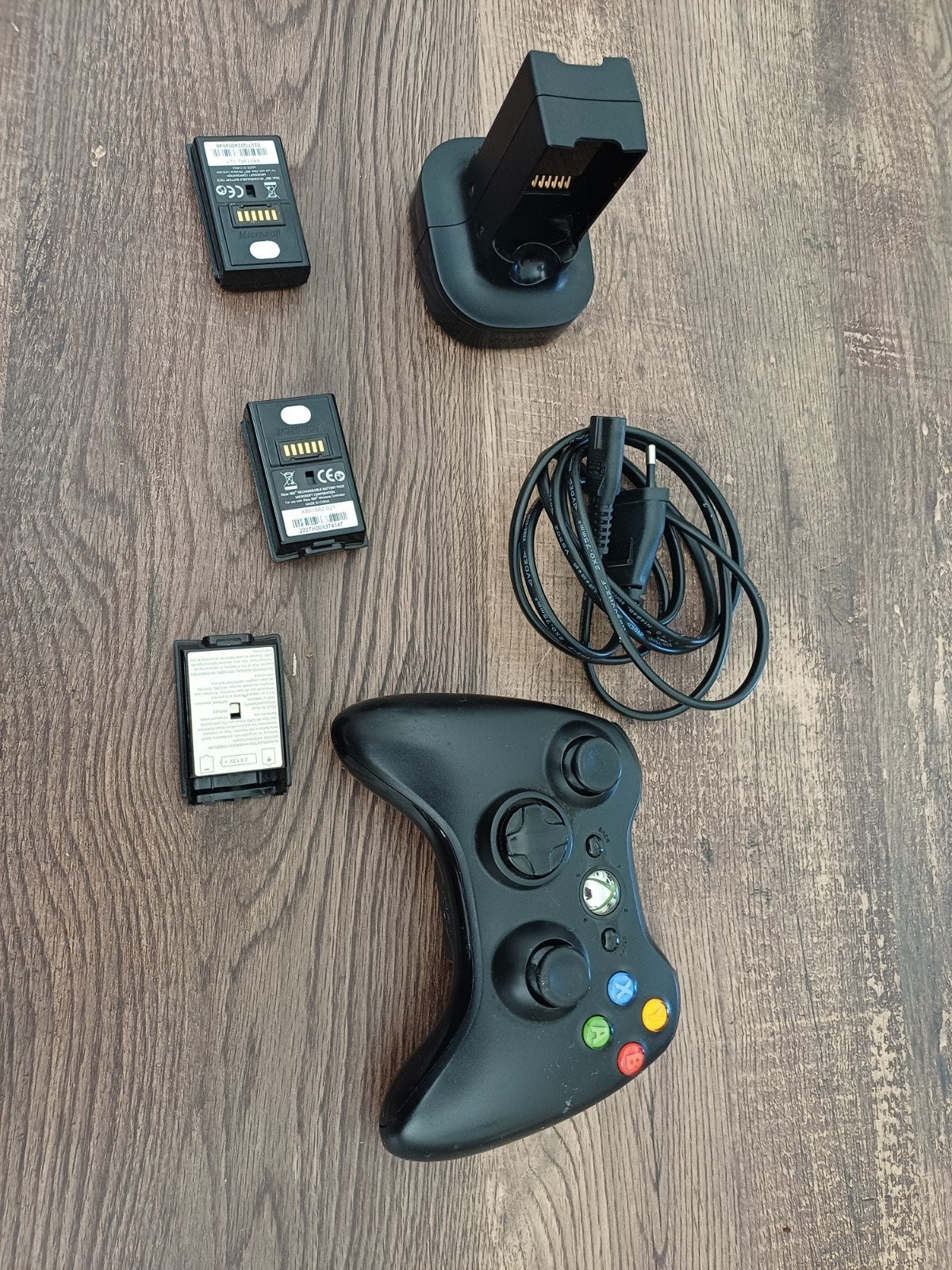Xbox 360 Controller met oplaadstation en batterijen, Gebruikt, Ophalen of Verzenden, Controller, Xbox 360