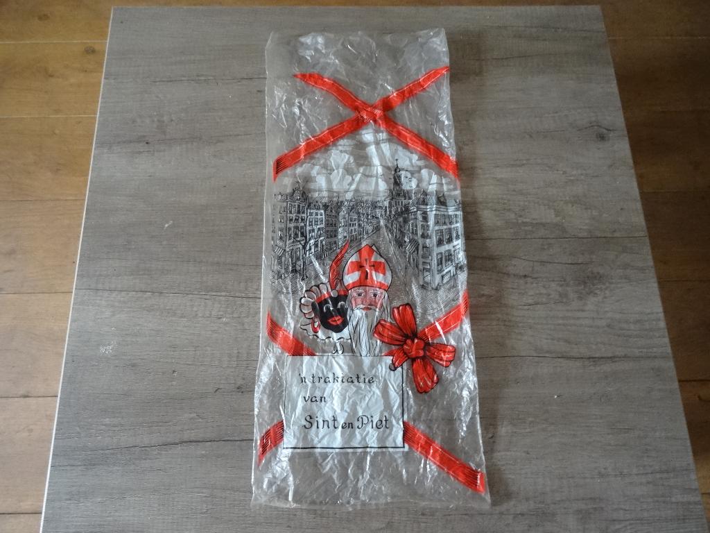 Oude verpakking plastic zak met Sinterklaas decoratie, Diversen, Sinterklaas, Gebruikt, Ophalen