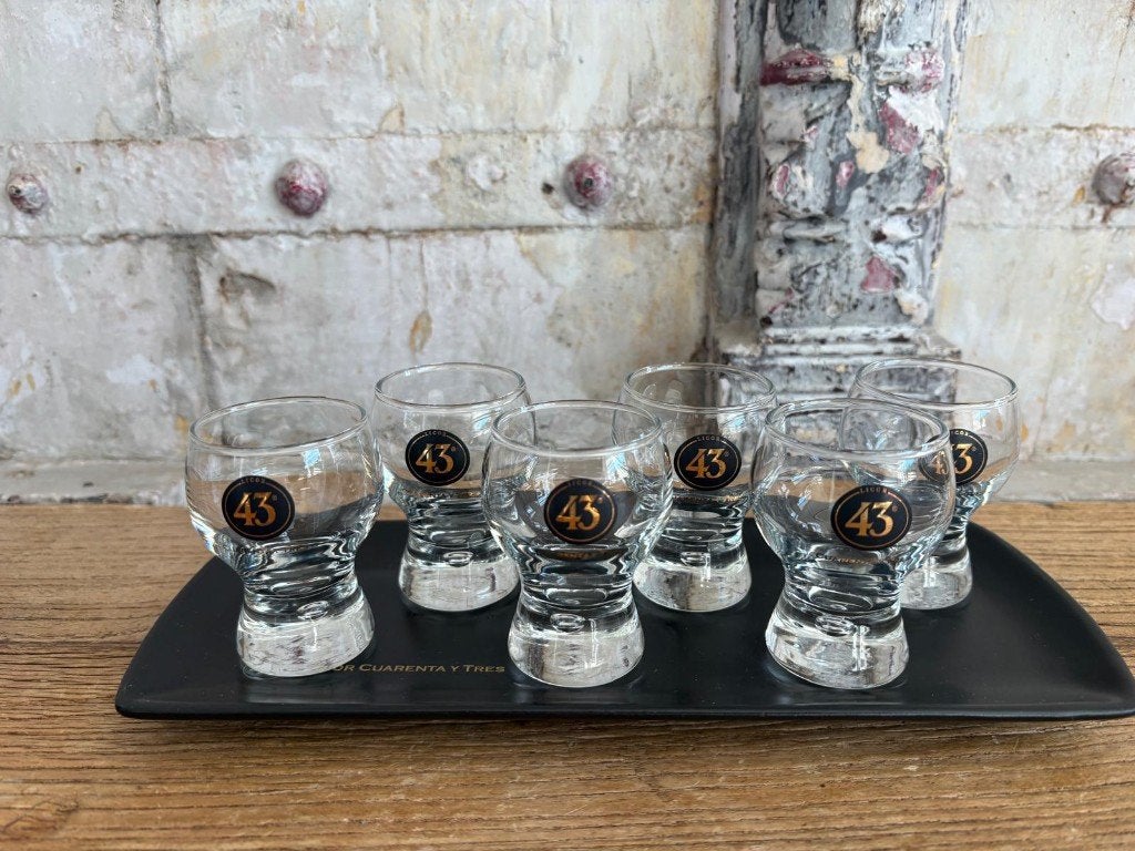 Licor 43 shot glaasjes NIEUW onderbord/serveerschaal, Verzamelen, Glas en Borrelglaasjes, Ophalen of Verzenden, Nieuw, Borrel- of Shotglas