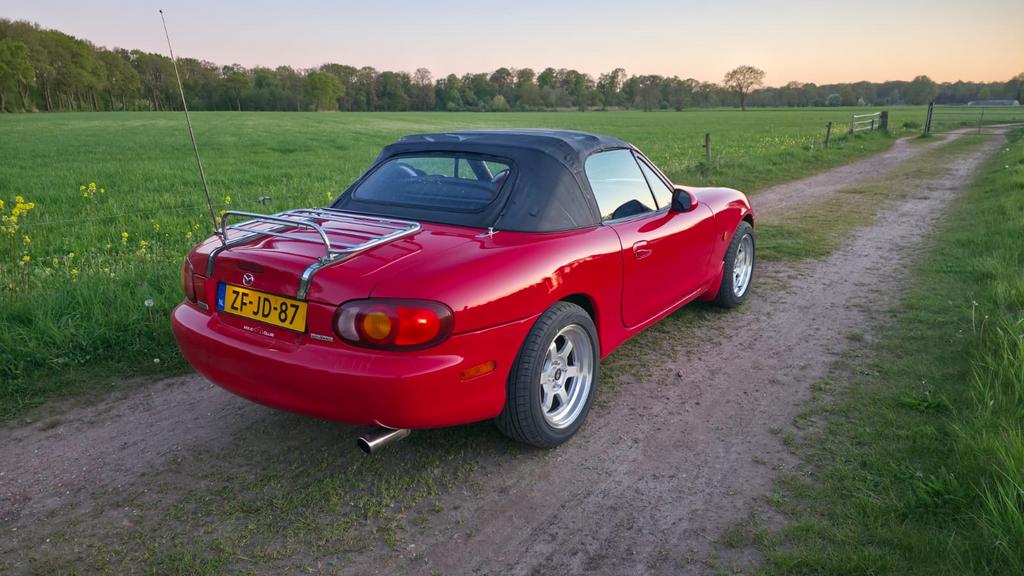 Mazda MX-5 1.6 I 1999 Rood, Auto's, Mazda, Particulier, MX-5, Benzine, Cabriolet, Handgeschakeld, Origineel Nederlands, Rood, Zwart