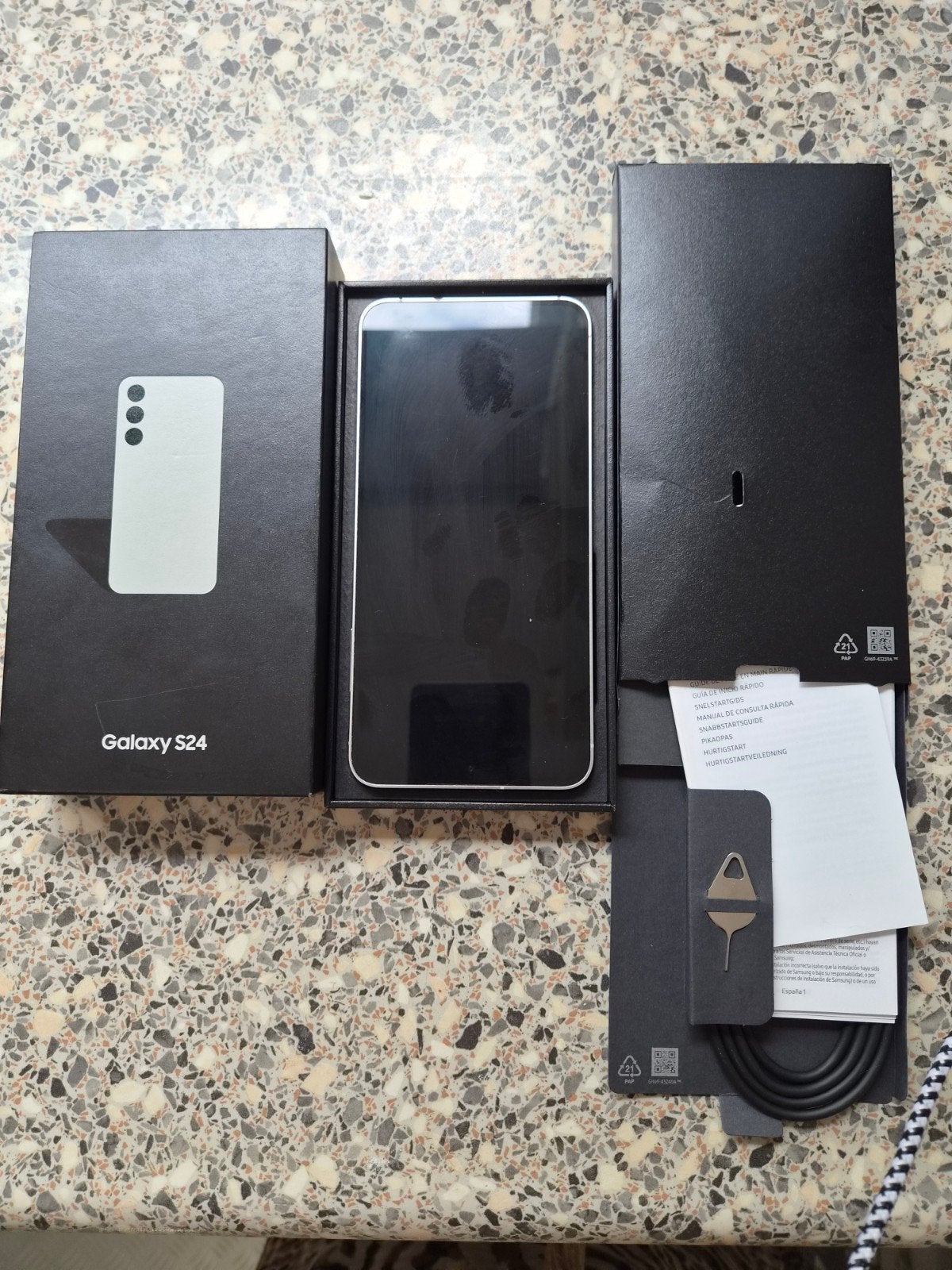 Samsung Galaxy S24 128GB Marble Gray - Zo goed als nieuw