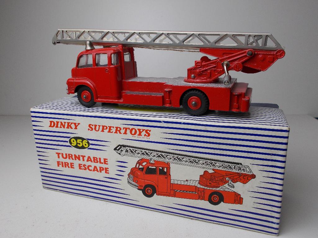 1958 Dinky SuperToys 956 BEDFORD TURNTABLE FIRE ESCAPE +DOOS