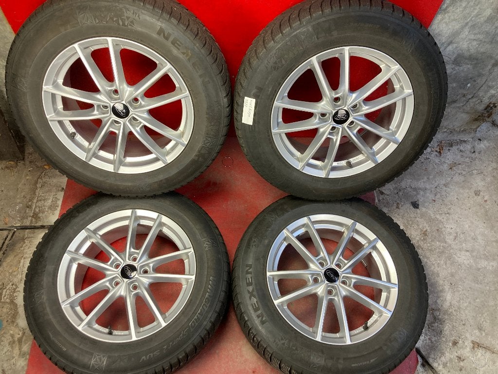 Winterbanden Ford Kuga 225/65R17, Auto-onderdelen, Gebruikt, ., Banden en Velgen, 17 inch
