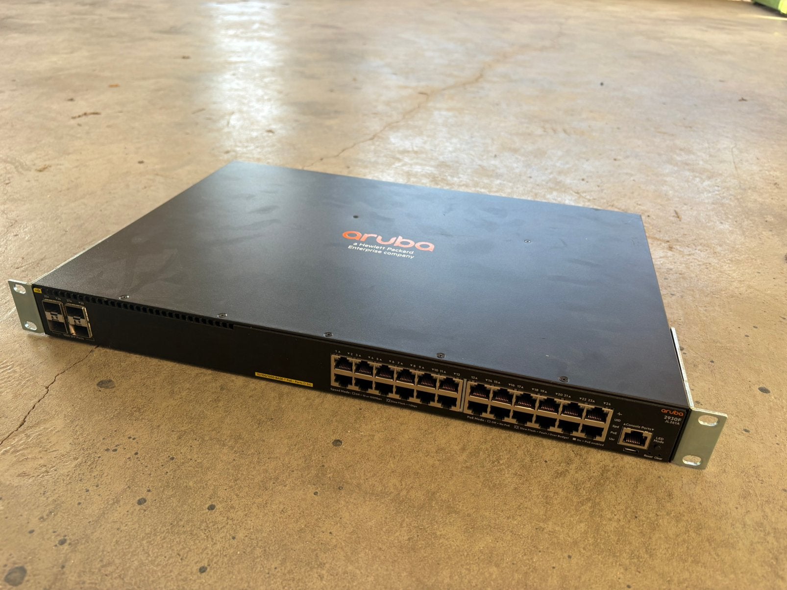 Aruba JL261A 24G Switch, Ophalen, Gebruikt