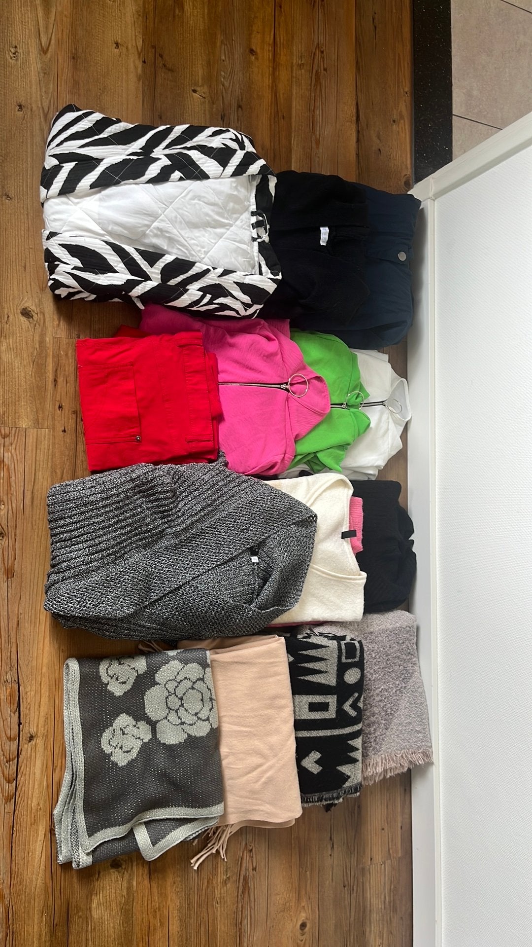 Partij dameskleding 10 stuks kleding en 4 sjaals, Ophalen of Verzenden, Zo goed als nieuw, Maat 46/48 (XL) of groter