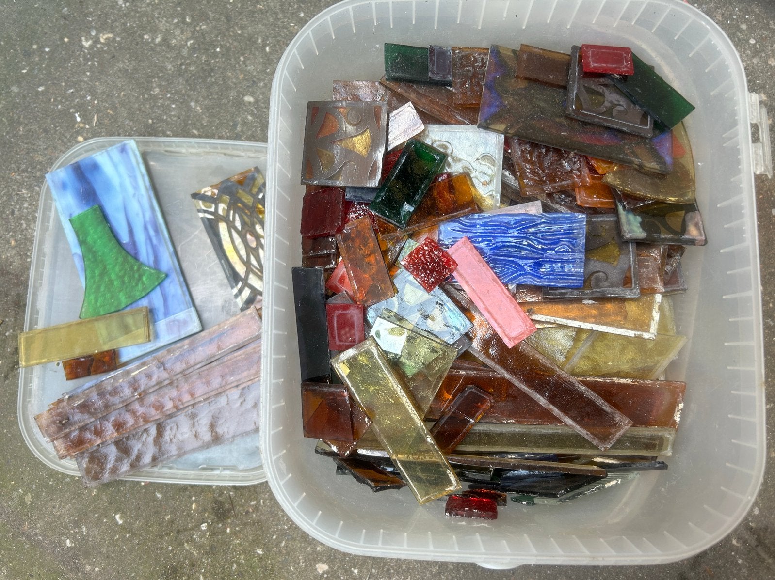 Emmer met oud glas in lood ook echt oude stukken, Ophalen, Gebruikt, Meerkleurig, Herbruikbaar