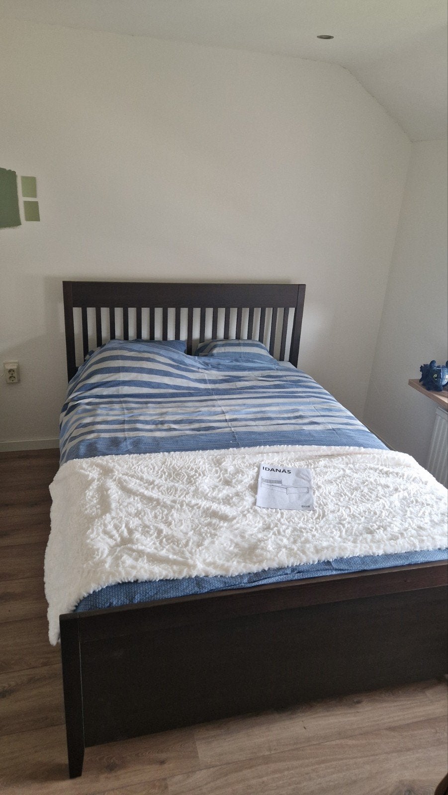 Ikea Idanäs bed 140x200, inclusief lattenbodems en matras, Ophalen, Gebruikt, Bruin, Tweepersoons