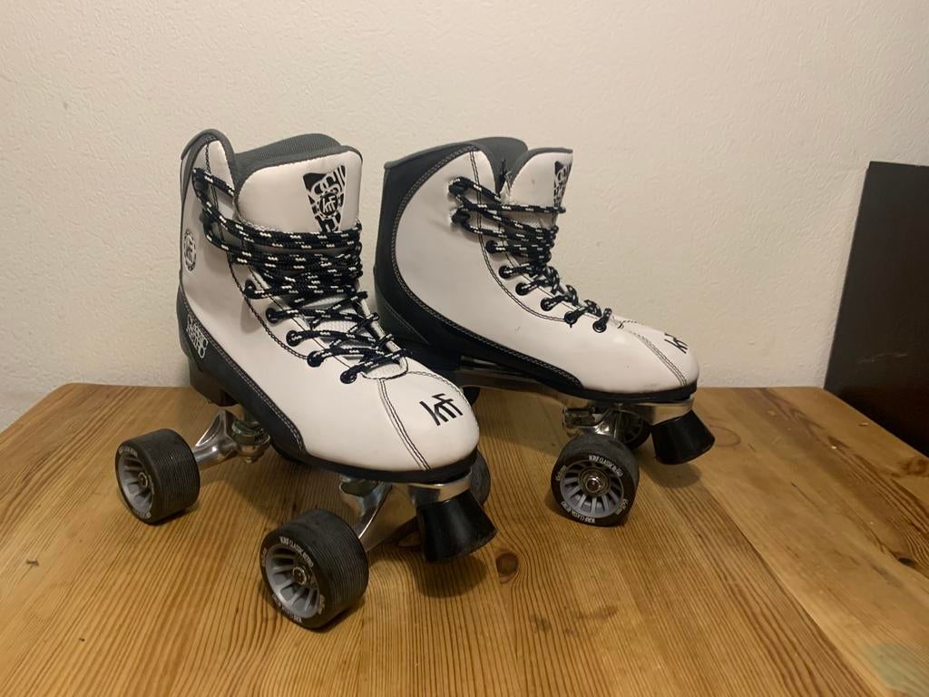 KRF RETRO ROLLER SKATES, incl. POLS en ELLEBOOG BESCHERMERS!, Overige merken, Overige typen, Kinderen, Ophalen of Verzenden