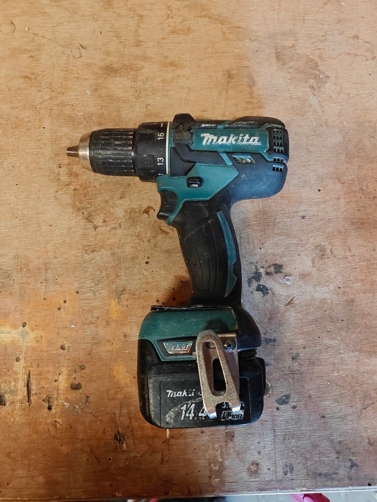 Makita DDF470 accuboormachine. met 14,4 v accu 3 ah, Ophalen of Verzenden, Gebruikt, Boor- en Schroefmachine