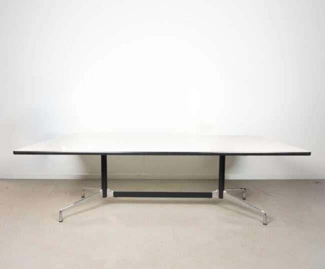 1x Vitra Eames Segmented Tafel Wit Kunststof 240 cm - Chroom, Niet ingevuld, 100 tot 150 cm, Niet ingevuld, Zo goed als nieuw