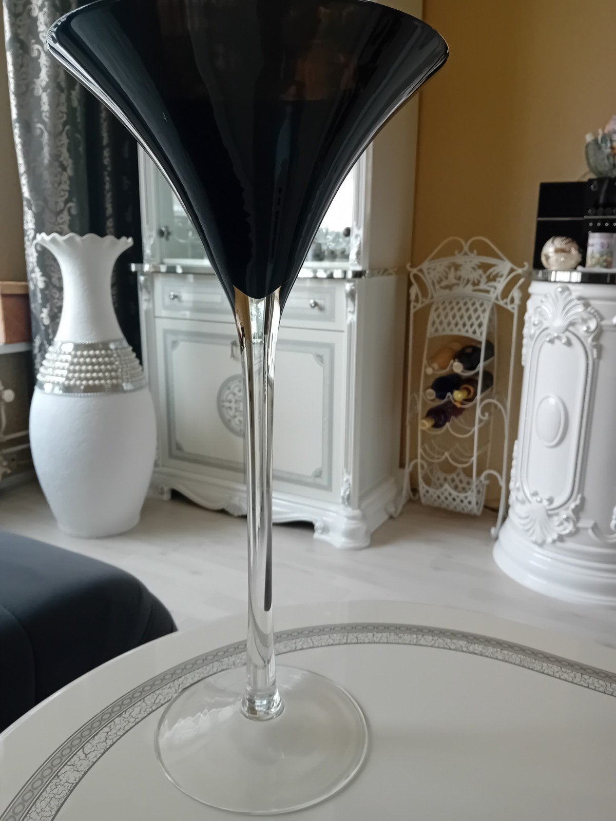 Elegante Zwarte Glazen Vaas - Martini Glas Design, Op voet, Zwart, Ophalen of Verzenden, Glas