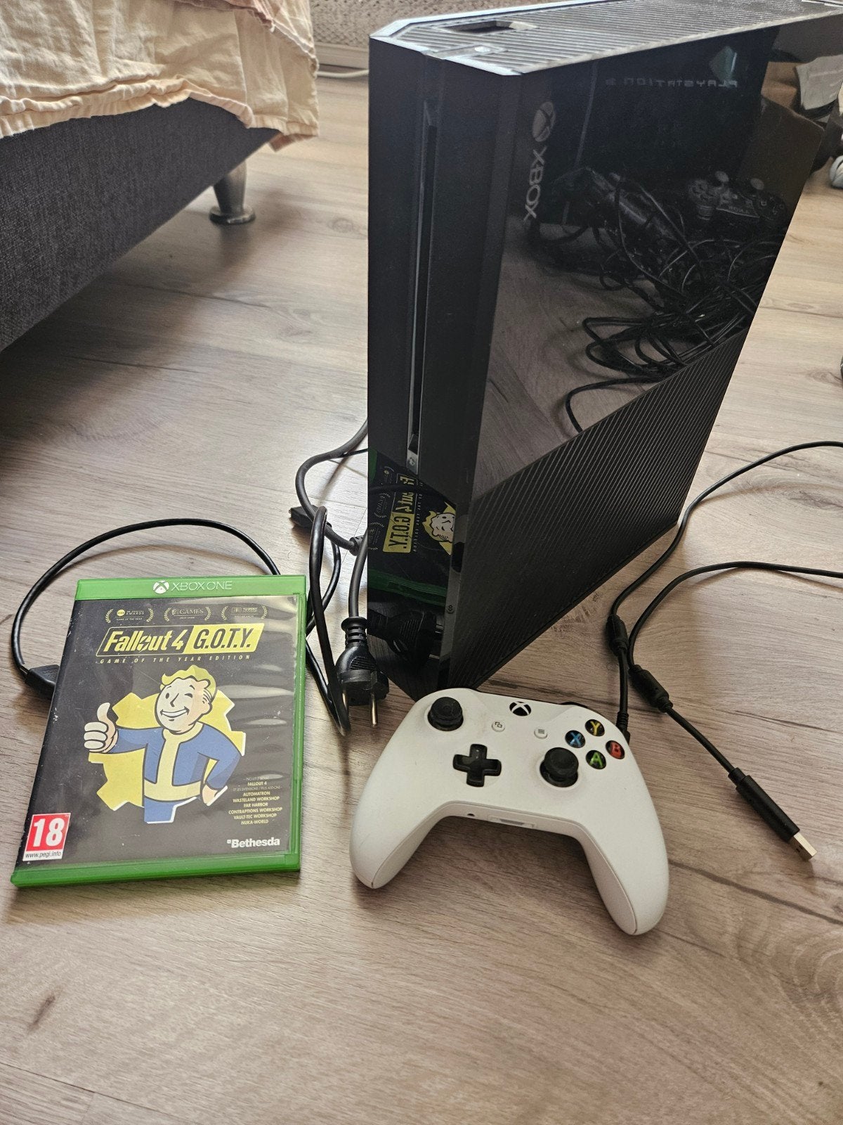Xbox One (model 1540) met Fallout 4 GOTY en controller, Ophalen of Verzenden