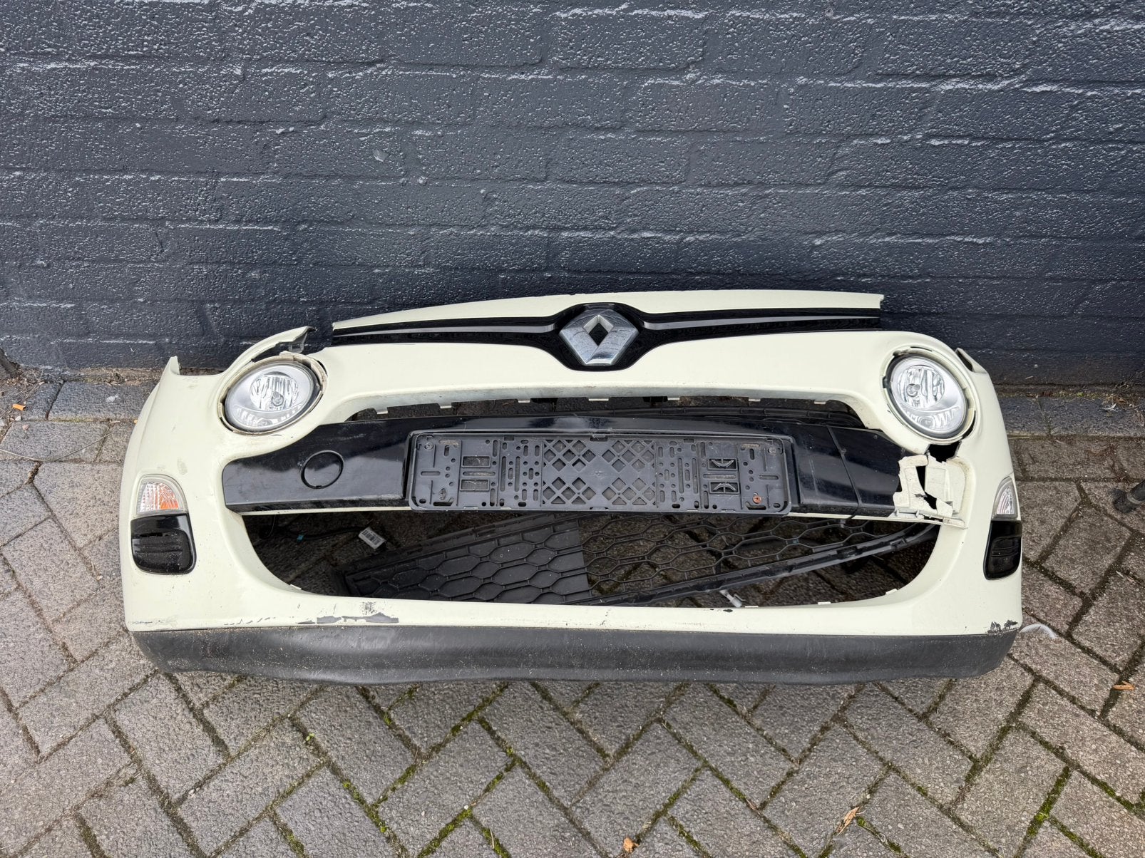 Renault Twingo - Facelift bumper compleet +grill 2012 - 2014, Auto-onderdelen, Ophalen of Verzenden, Renault, Bumper, Renault