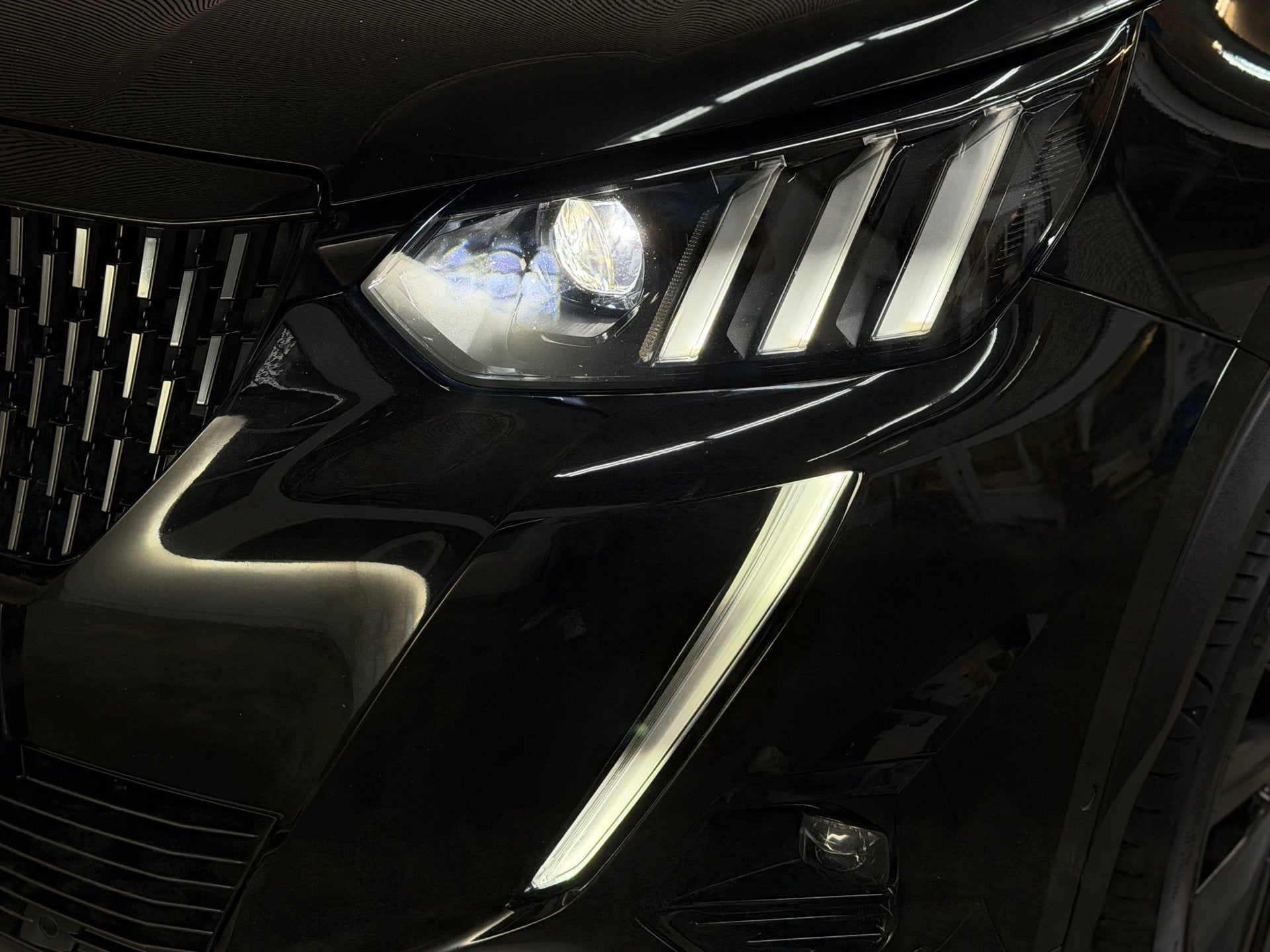 Peugeot 2008 1.2 PureTech GT-Line 2021 LED CAMERA CRUISE KEY, Auto's, Peugeot, Gebruikt, 1199 cc, Leder en Stof, Zwart