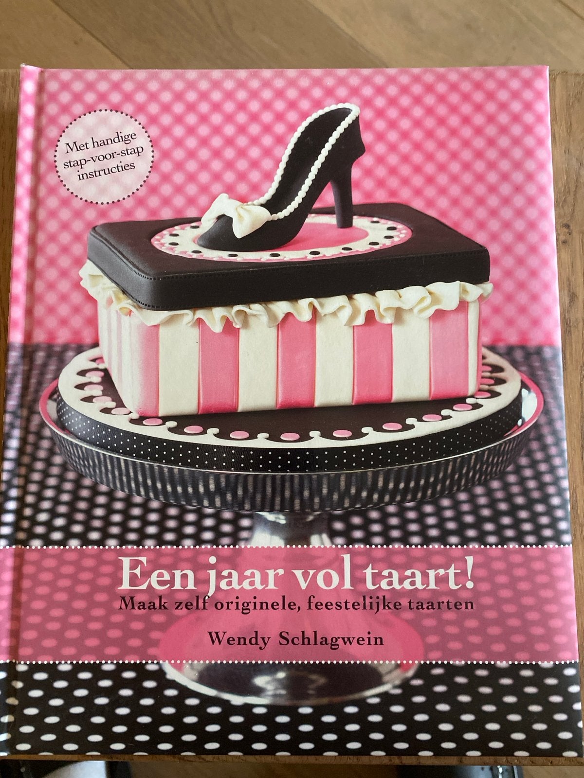 Een jaar vol taart! Wendy Schlagwein - Taart decoreren, Ophalen of Verzenden, Zo goed als nieuw, Overige gebieden, Taart, Gebak en Desserts