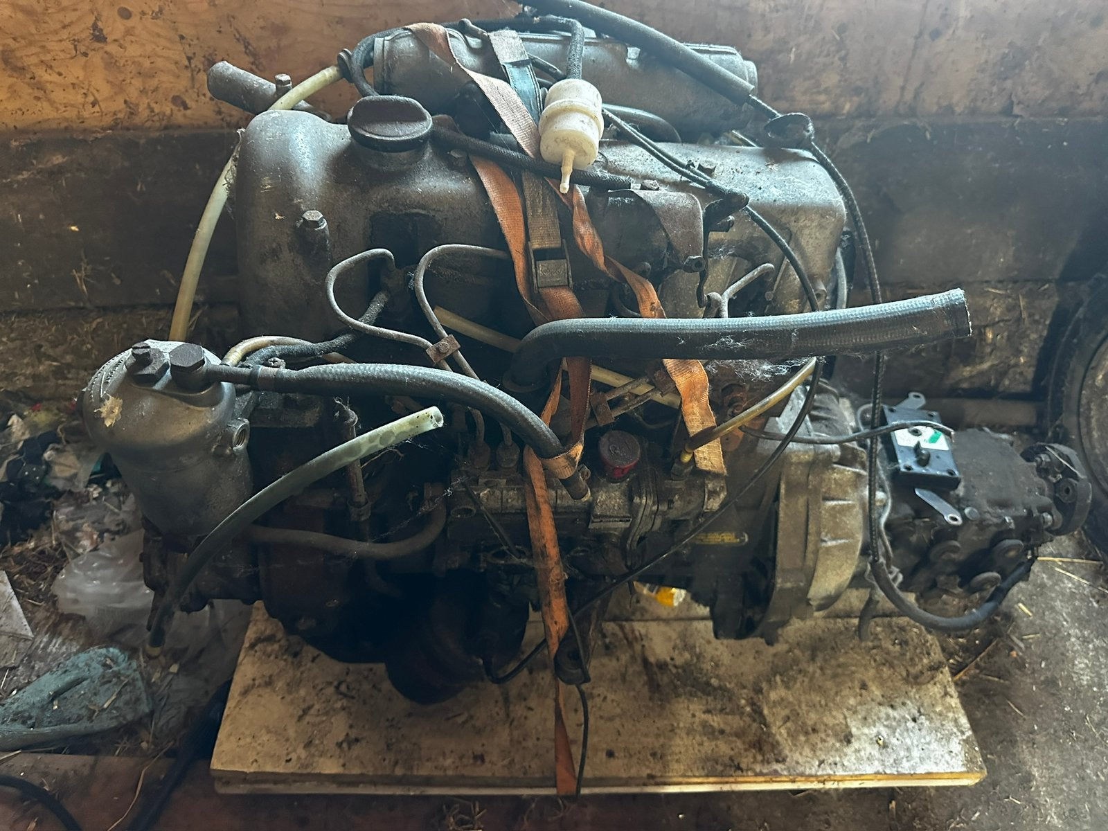 W115 motor 220 D, Motoren, Ophalen of Verzenden