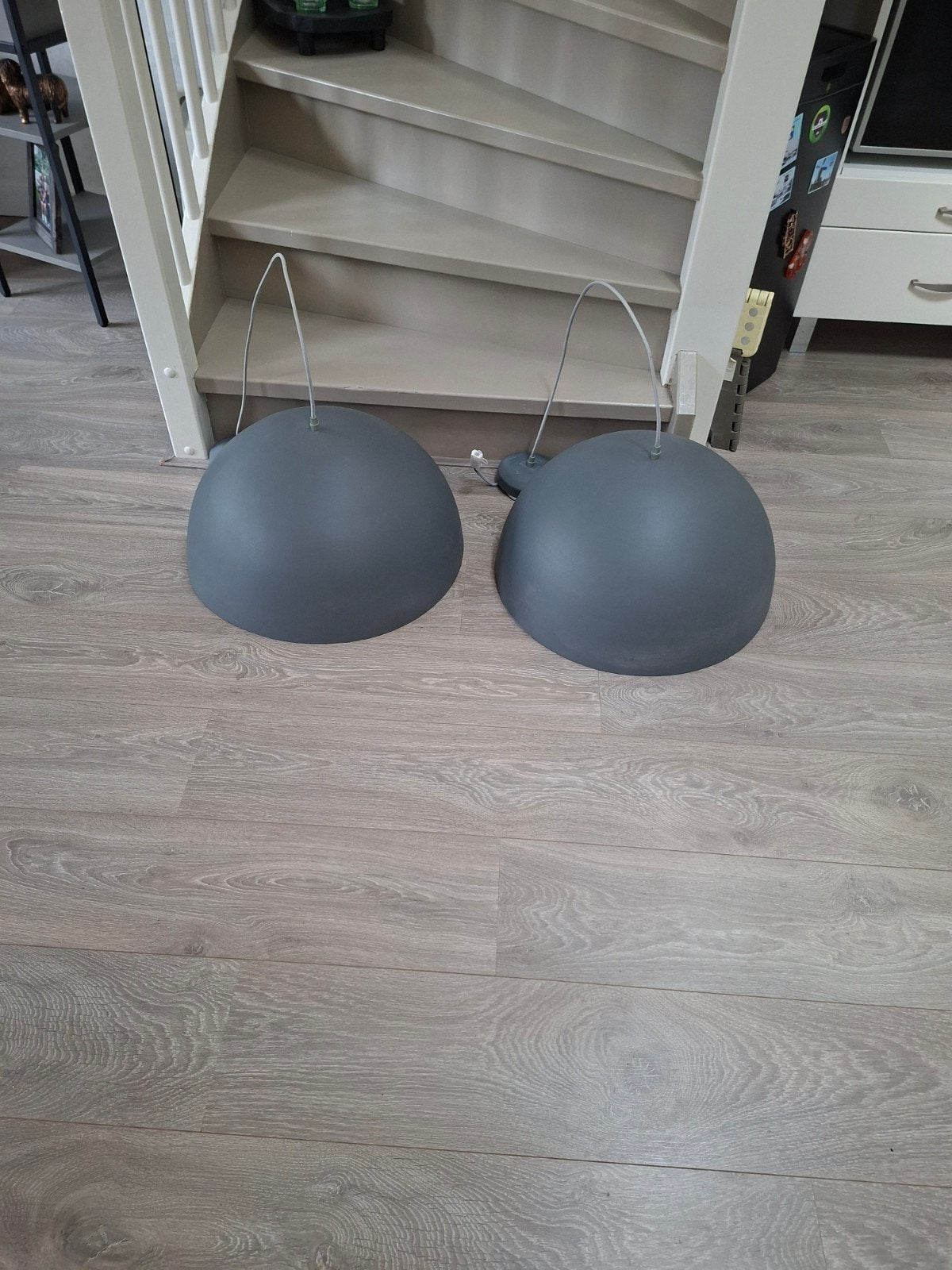 Moderne grijze hanglamp (2 stuks), Ophalen, Gebruikt, E27 (groot), Modern, minimalistisch