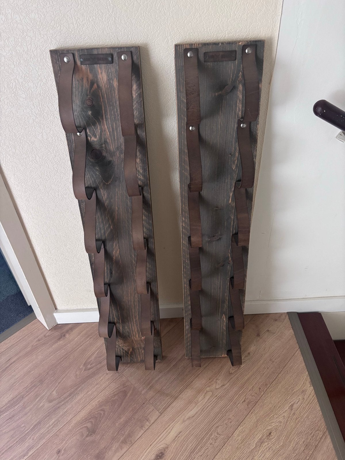 Set van 2 houten wijnrekken met leren banden, Ophalen, Gebruikt, 5 tot 15 flessen, 75 – 100