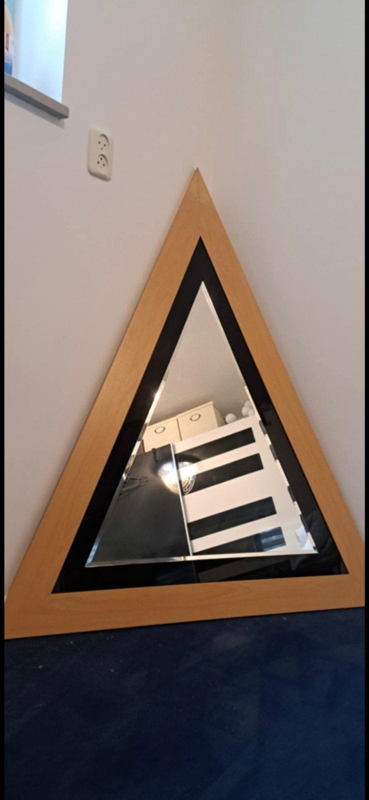 Driehoekige spiegel met houten frame, Ophalen of Verzenden, Zo goed als nieuw, 75 tot 100 cm, Minder dan 100 cm