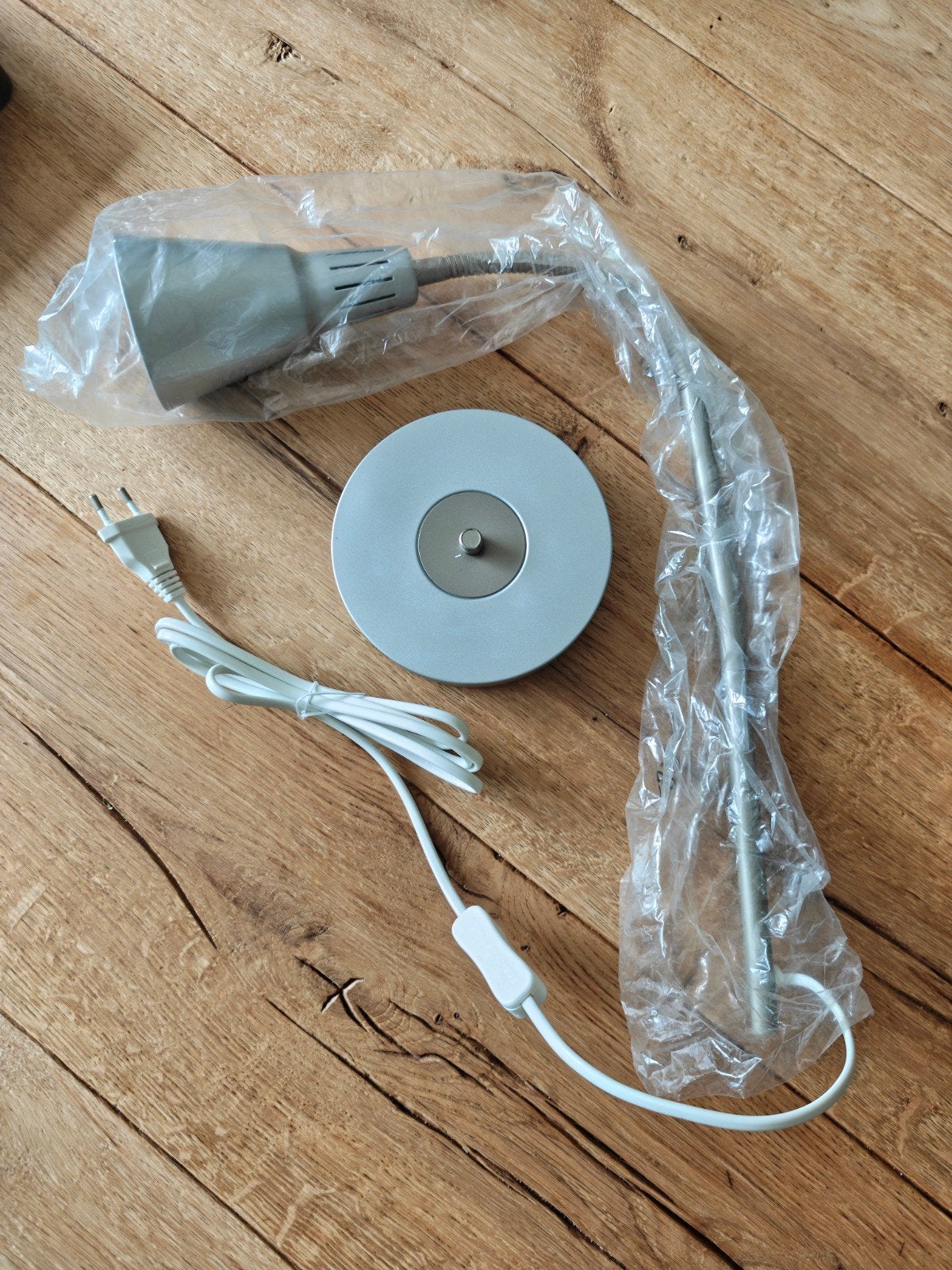 IKEA Kvart Bureaulamp/Tafellamp - Nieuw in verpakking, Bureaulamp, E14 (klein), Nieuw, Ophalen of Verzenden