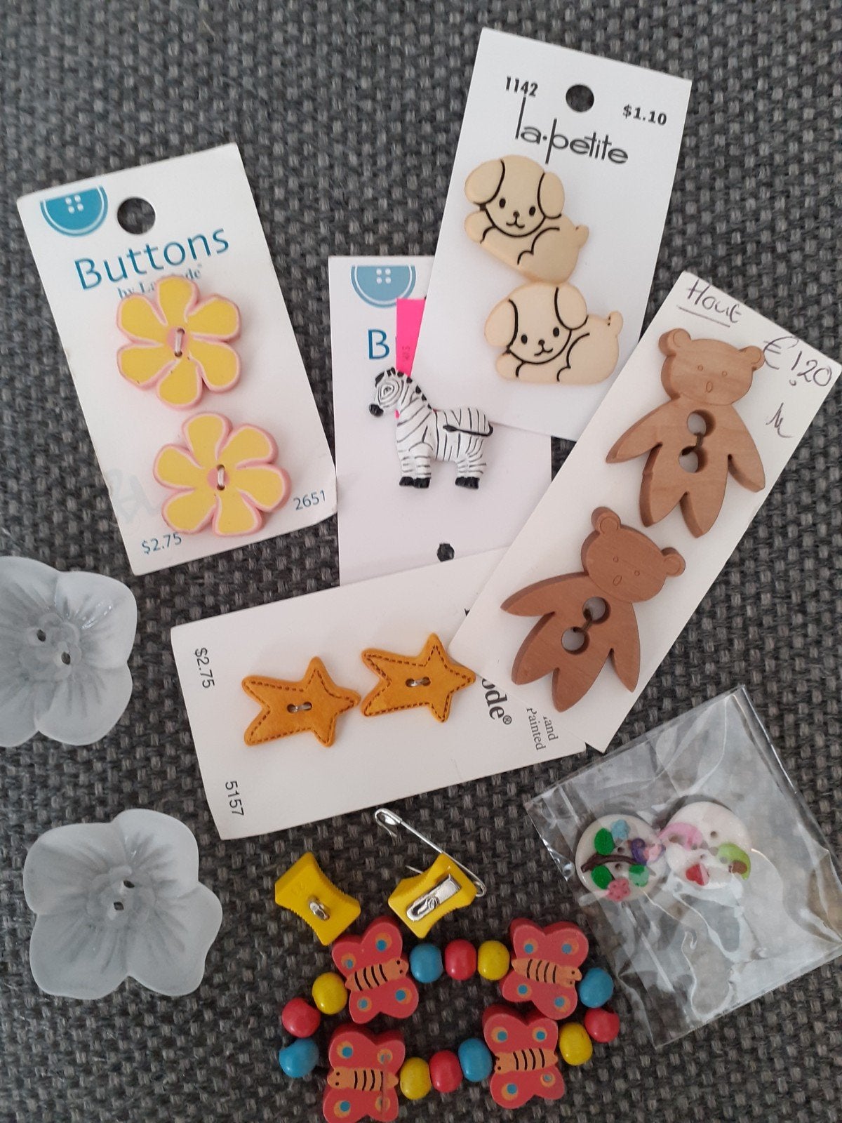 Leuke figuurtjes als knoop: honden, bloemen, sterren, zebra, Ophalen of Verzenden, Nieuw, Knoop of Knopen