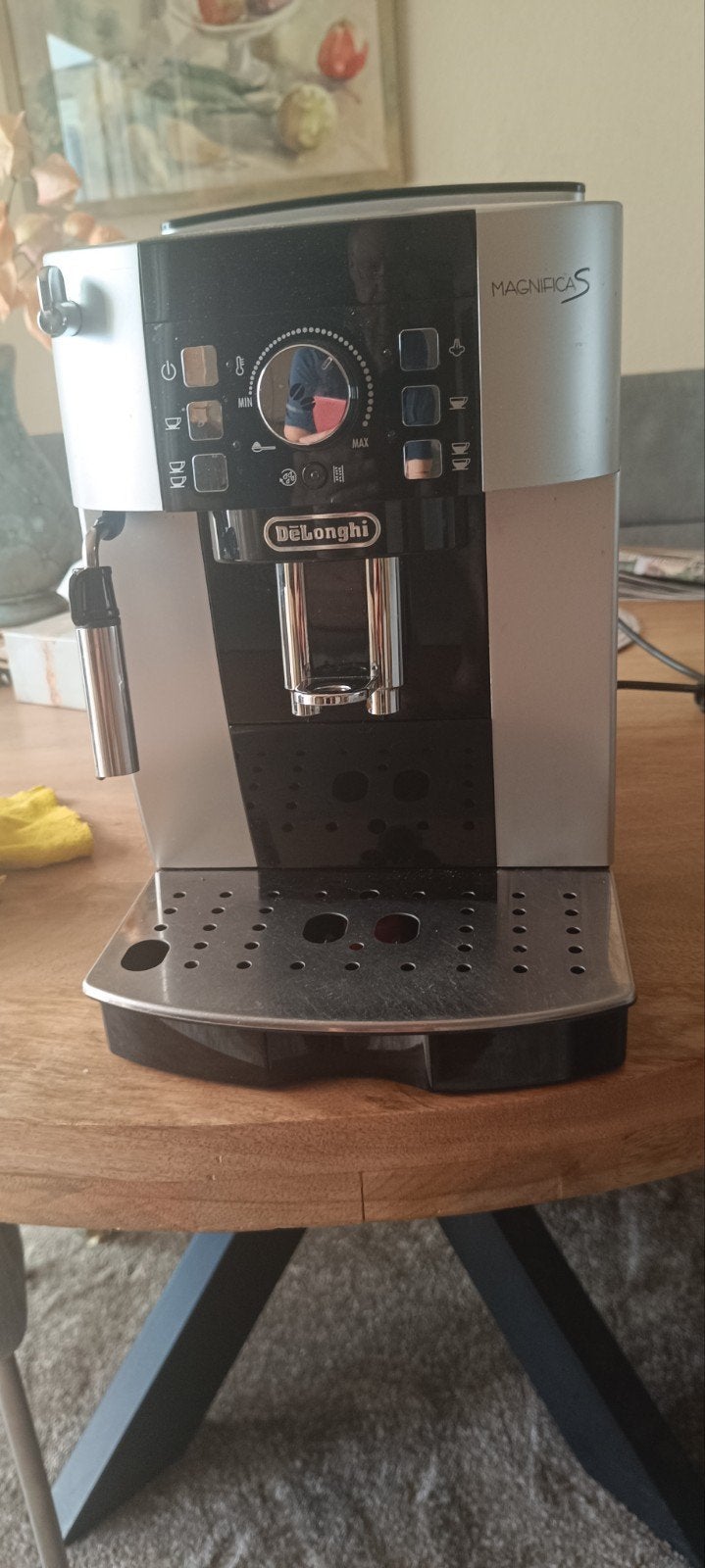 De'Longhi Magnifica S volautomatische espressomachine, Witgoed en Apparatuur, Koffiezetapparaten, Stoompijpje, Gebruikt, Espresso apparaat