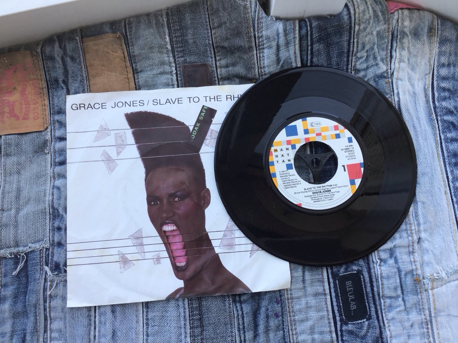Grace Jones - Slave to the Rhythm 7 inch single, Cd's en Dvd's, Vinyl Singles, Gebruikt, 7 inch, Pop, Single