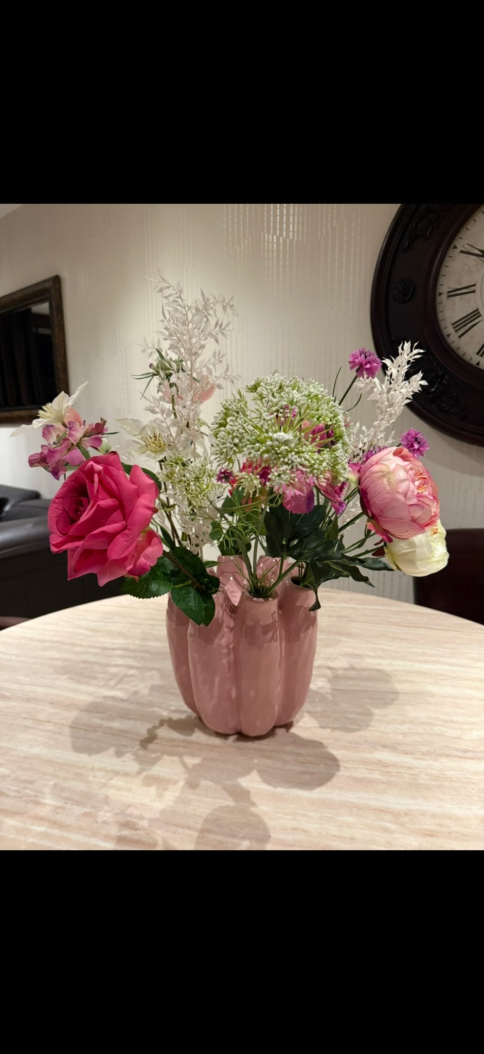 Roze vaas- Decoratieve blikvanger, Ophalen, Zo goed als nieuw, Met patroon/structuur, Roze