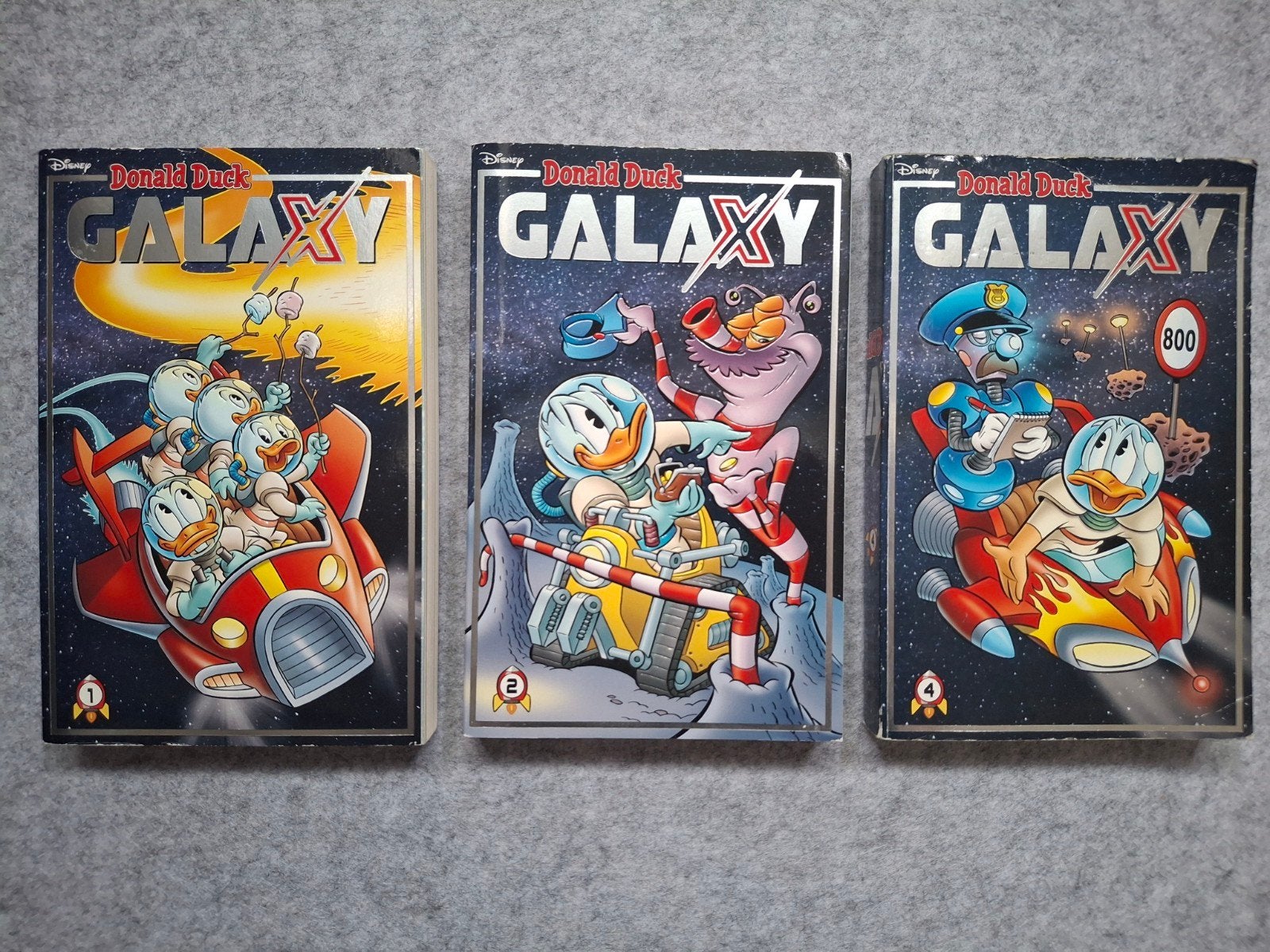 Donald Duck Galaxy 3x, Boeken, Meerdere stripboeken, Ophalen of Verzenden, Gelezen