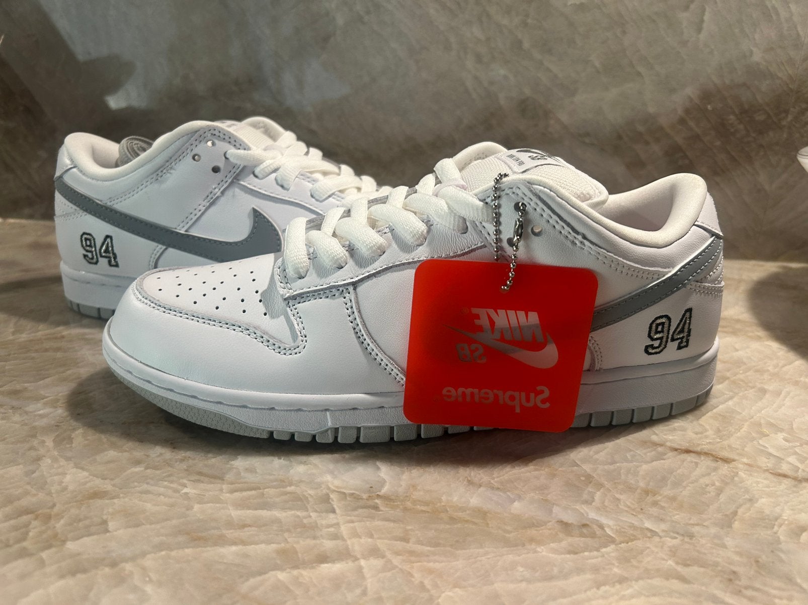 Nike SB Supreme, Ophalen of Verzenden, Zo goed als nieuw, Wit