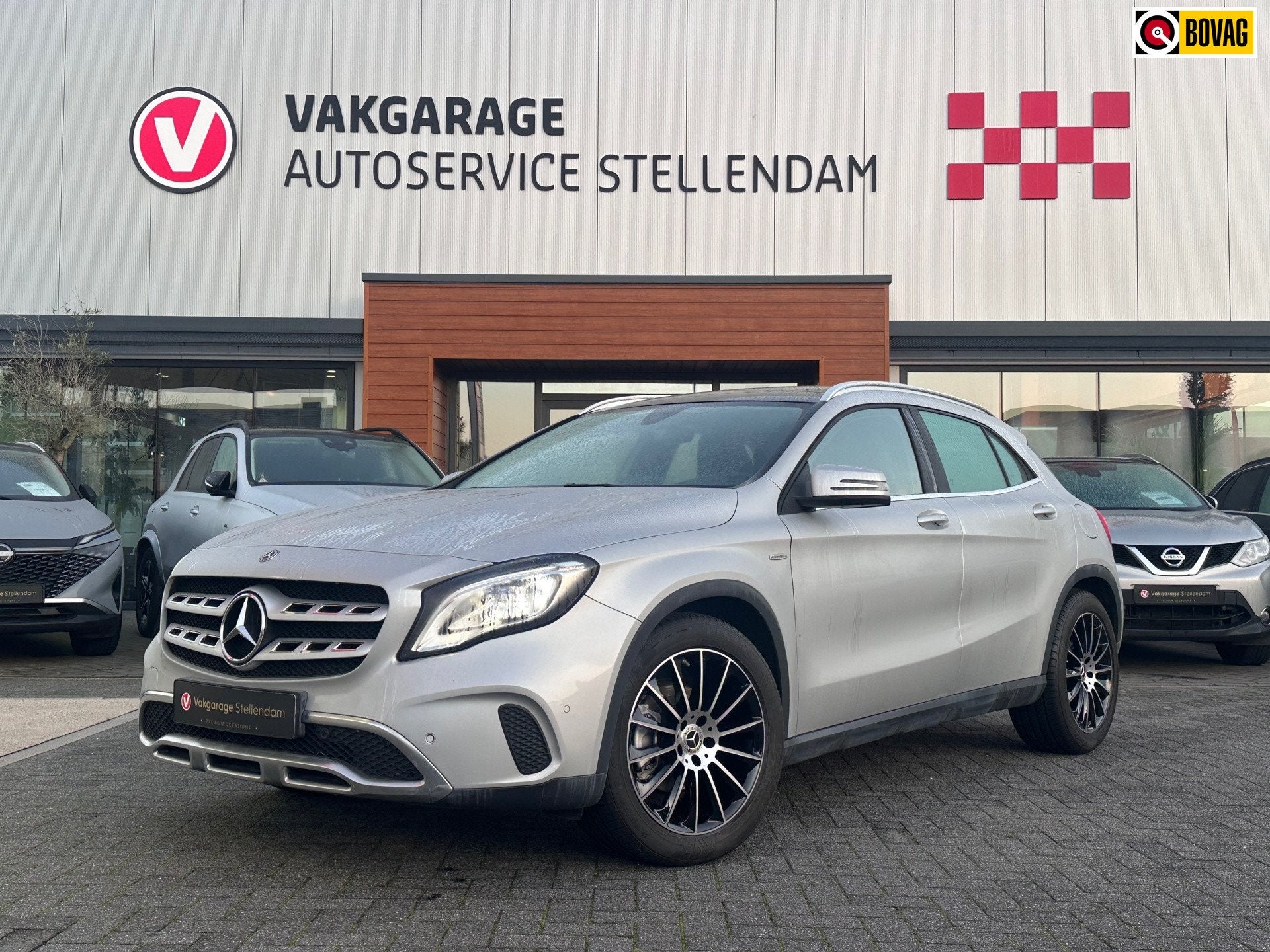 Mercedes-Benz GLA-klasse 180 Business Solution AMG|Panoramad, Auto's, Automatische klimaatregeling, Gebruikt, 4 cilinders, 715 kg