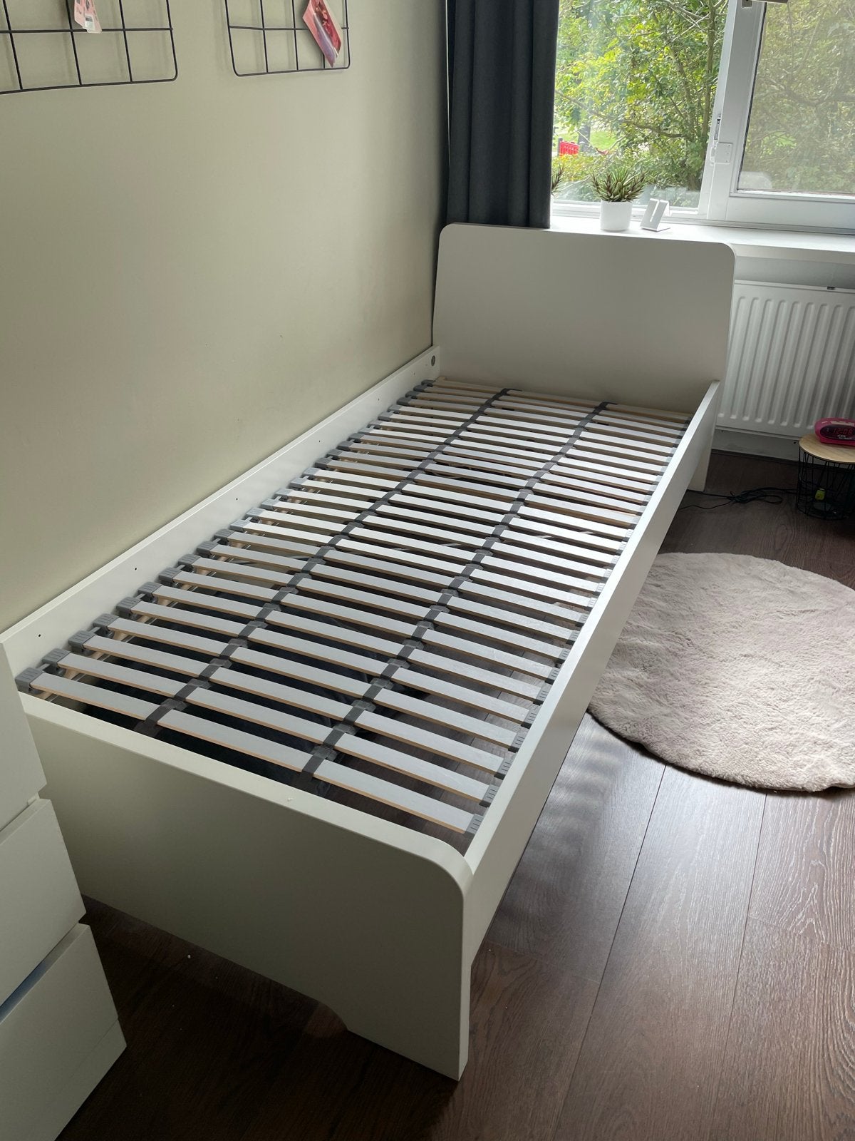Wit eenpersoonsbed met lattenbodem, Ophalen, 90 cm, Eenpersoons, Wit