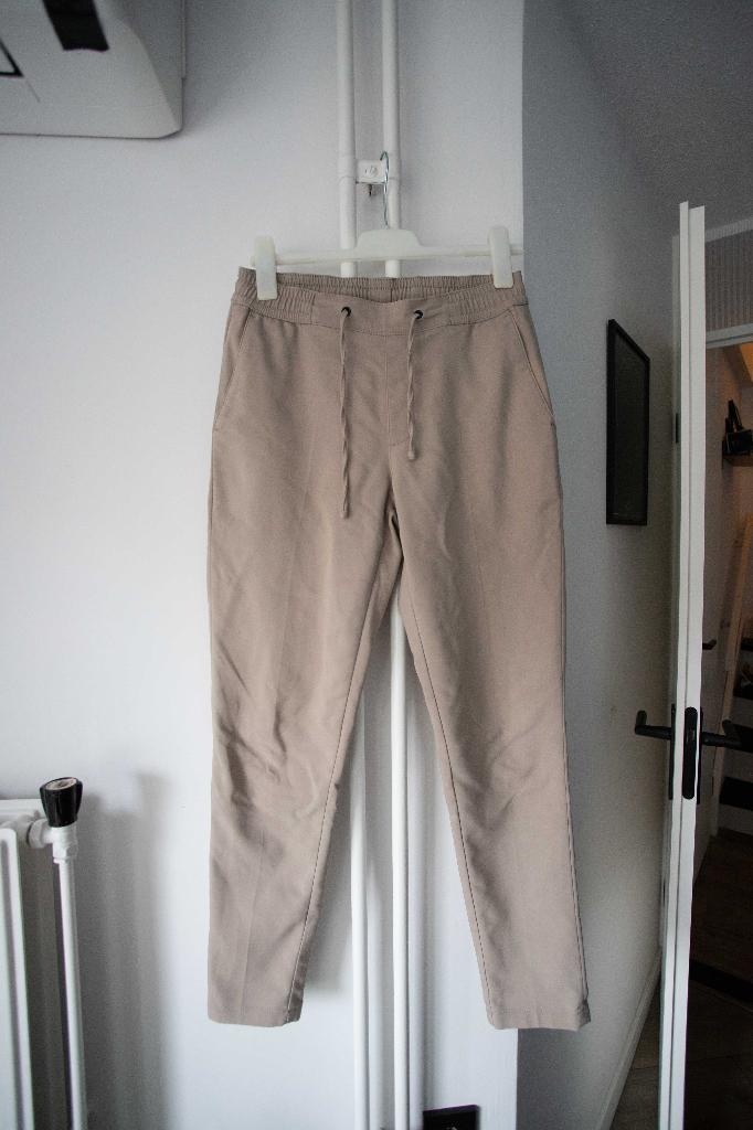 Beige pantalon Daily Aesthetikz maat S, Kleding | Heren, Broeken en Pantalons, Beige, Ophalen of Verzenden, Daily aesthetikz, Gedragen