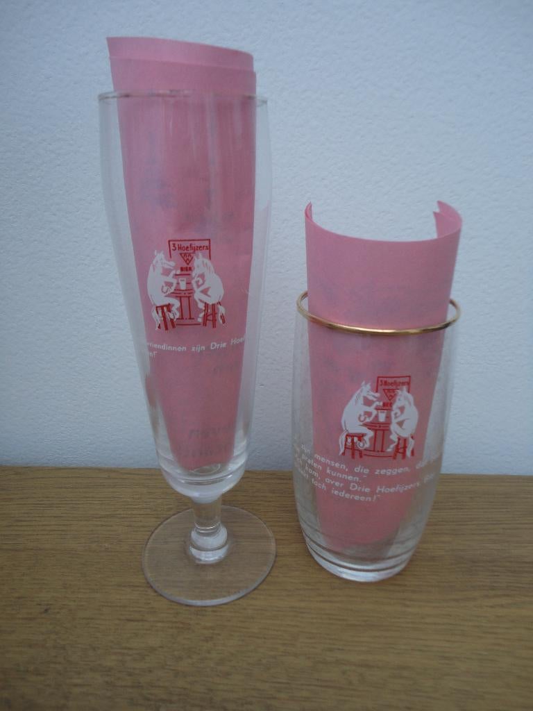 2 verschillende oude bierglazen 3 Hoefijzers bier, Verzamelen, Biermerken, Zo goed als nieuw, Glas of Glazen, Overige merken, Ophalen of Verzenden