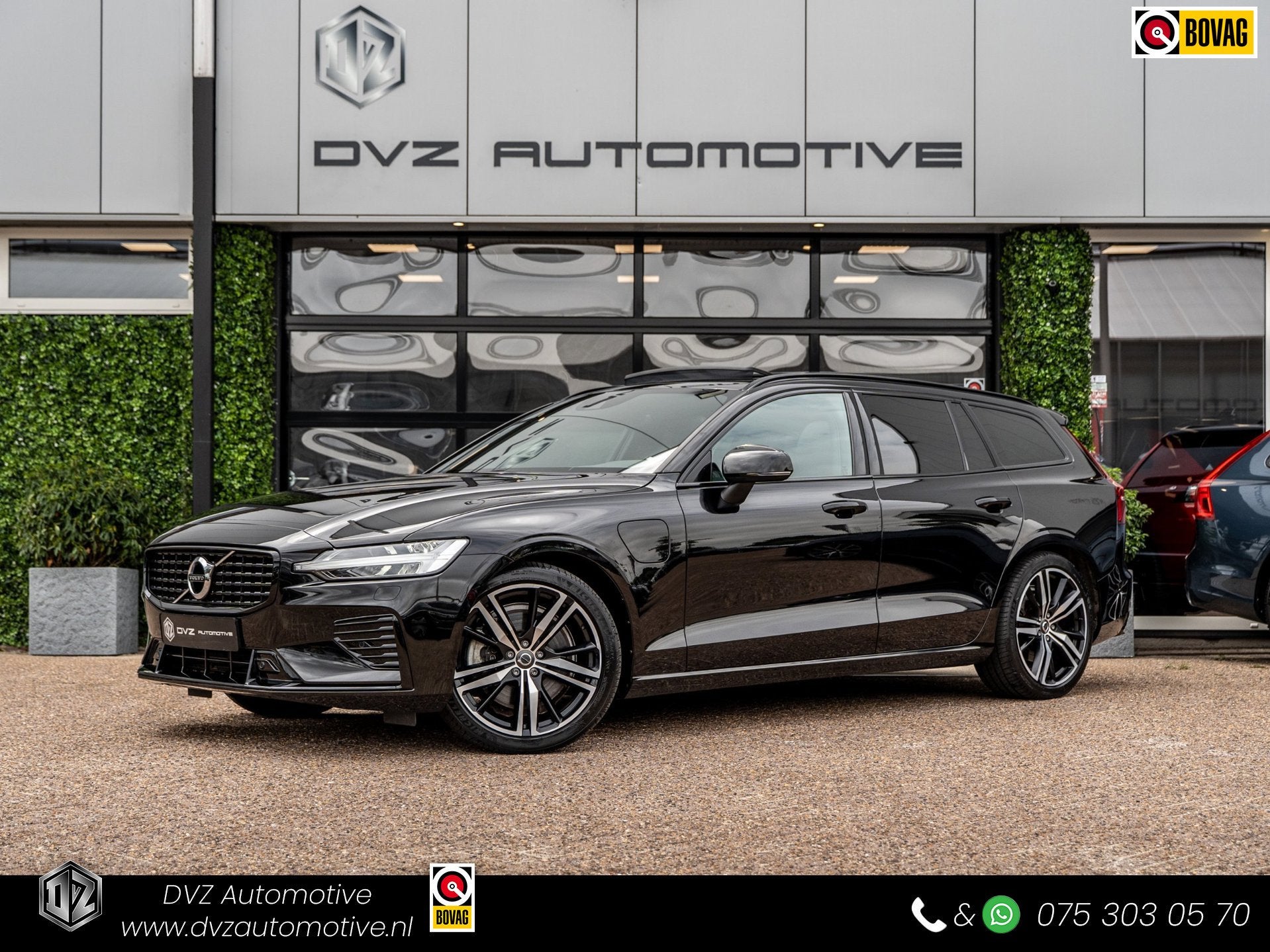 Volvo V60 2.0 T8 Recharge AWD R-Design 455 PK | Pano | 1e Ei, Gebruikt, Zwart, 4 cilinders, 1969 cc