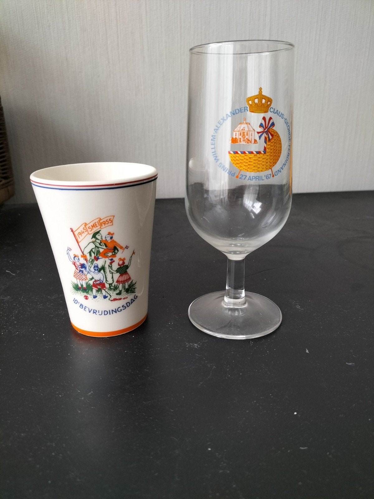Beker 10 jaar bevrijding en bier glas Willem Alexander, Verzamelen, Ophalen of Verzenden, Zo goed als nieuw