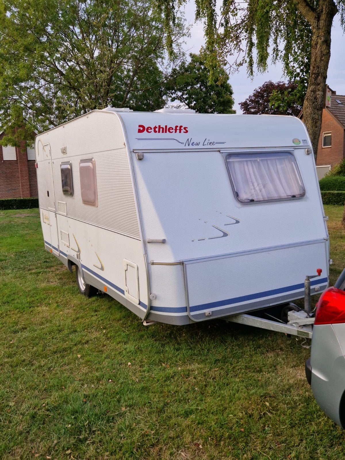 Dethleffs NewLine Caravan met voortent & luifel Isabella, Caravans en Kamperen, Frans bed, Treinzit, 750 - 1000 kg, Particulier