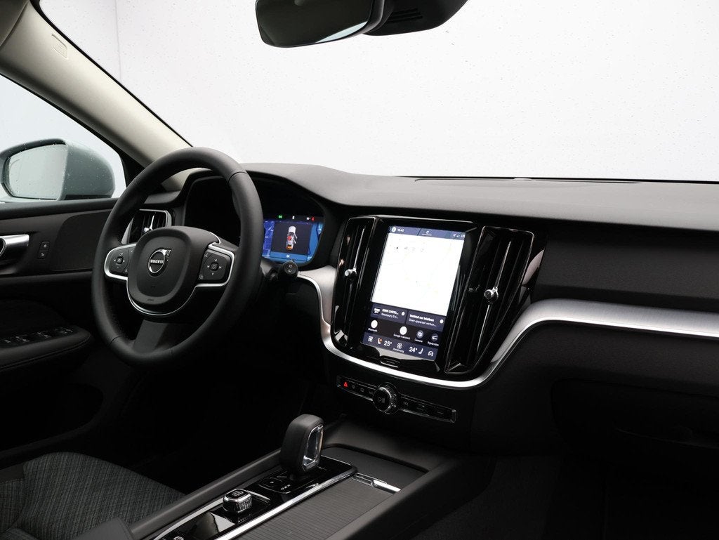 Volvo V60 B4 197PK Essential Edition / Stoel-, stuurwiel- &, Stof, 4 cilinders, 1634 kg, Origineel Nederlands