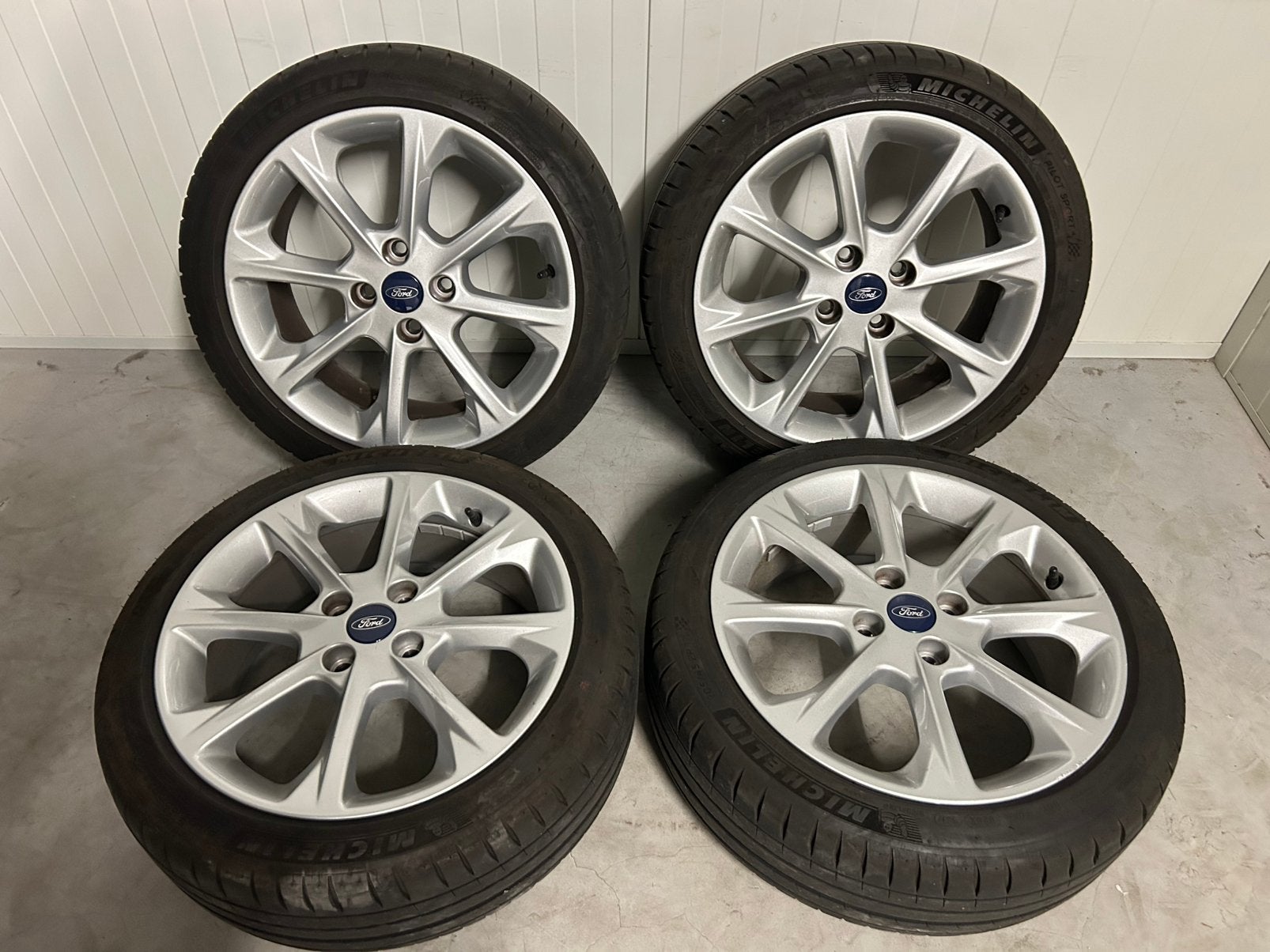 Ford Fiesta MK8 17 inch 4x108 Zomer Michelin PS4 TPMS, Ophalen, Gebruikt, Ford, Banden en Velgen