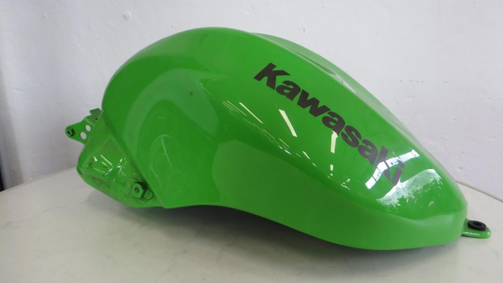 Benzinetank Kawasaki ZX 10 2004, Motoren, Onderdelen | Kawasaki, Gebruikt, Ophalen of Verzenden