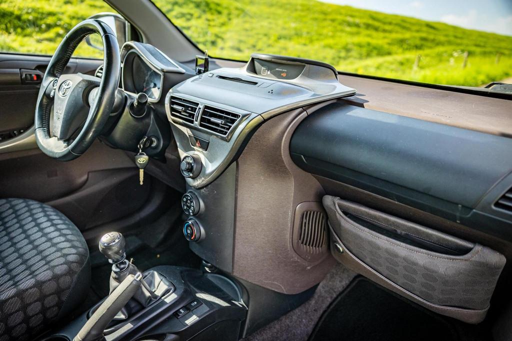 Toyota iQ 1.0 VVTi Aspiration | LM Velgen | Parrot | Airco, Auto's, Toyota, Elektrische ramen, Gebruikt, Met garantie (alle), 4 stoelen