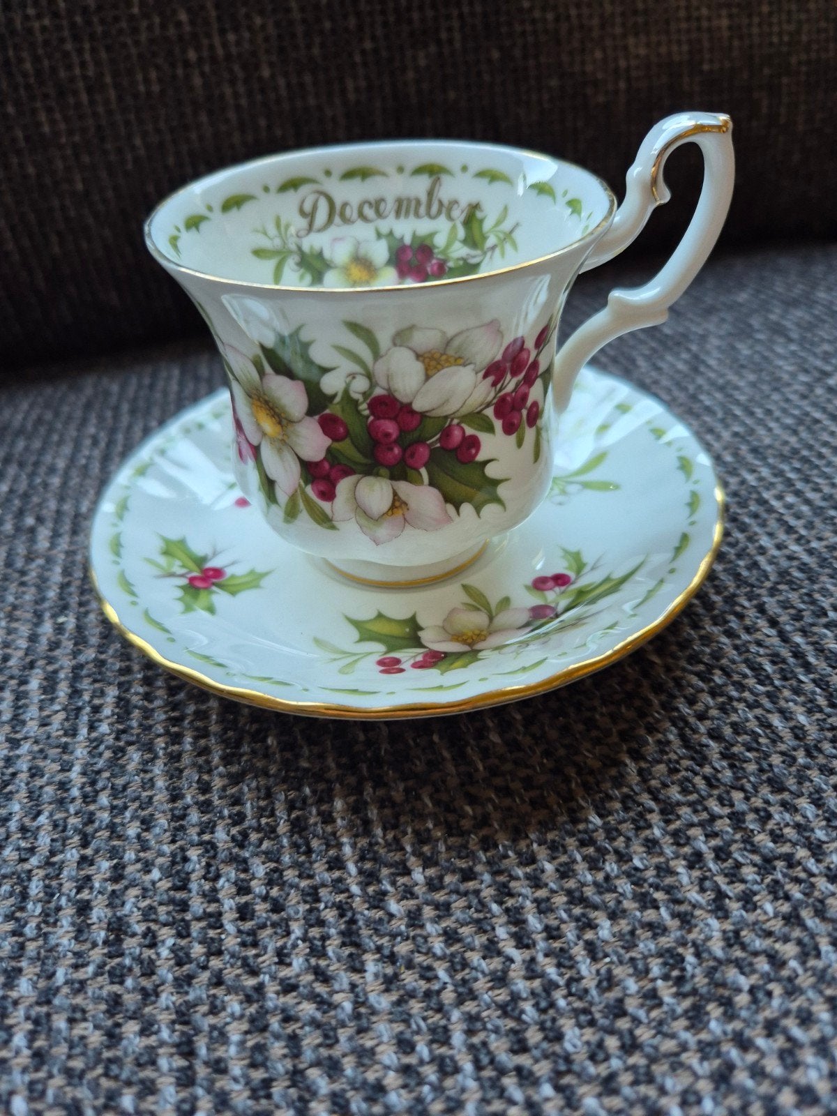 Royal Albert Flower of the Month December Kop en Schotel, Ophalen of Verzenden